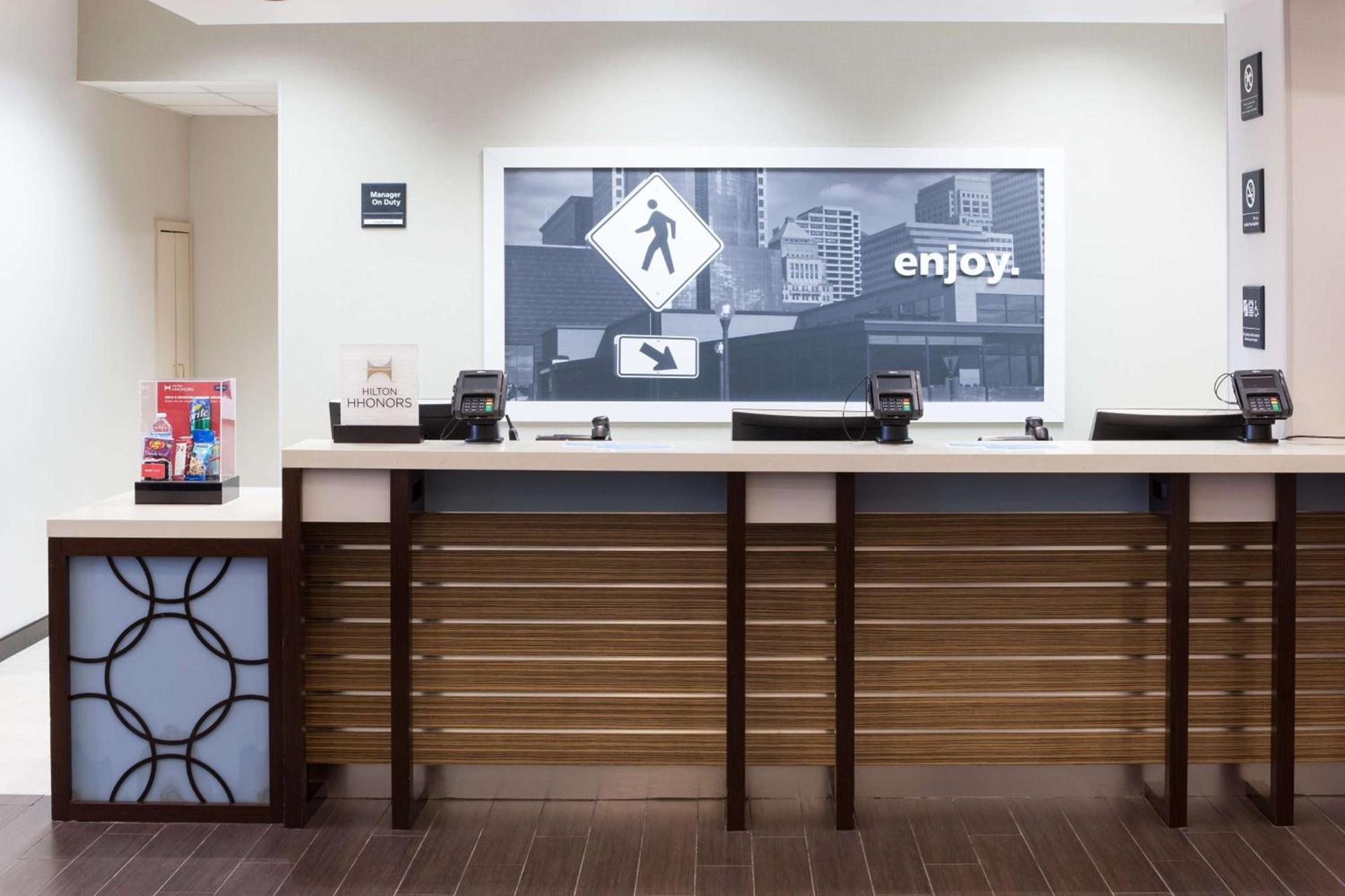 Hampton Inn & Suites Chicago North Shore photo 3
