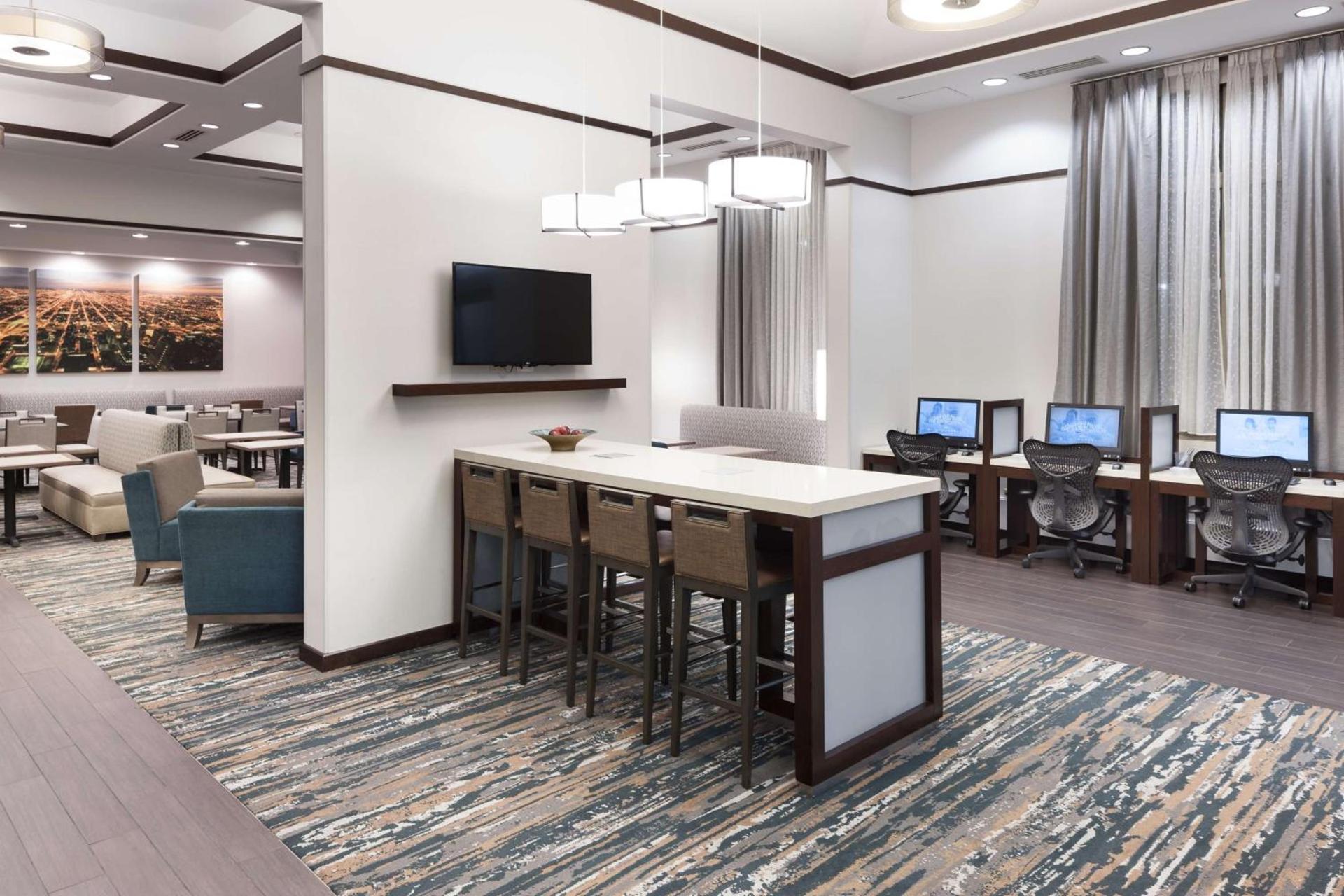 Hampton Inn & Suites Chicago North Shore photo 5