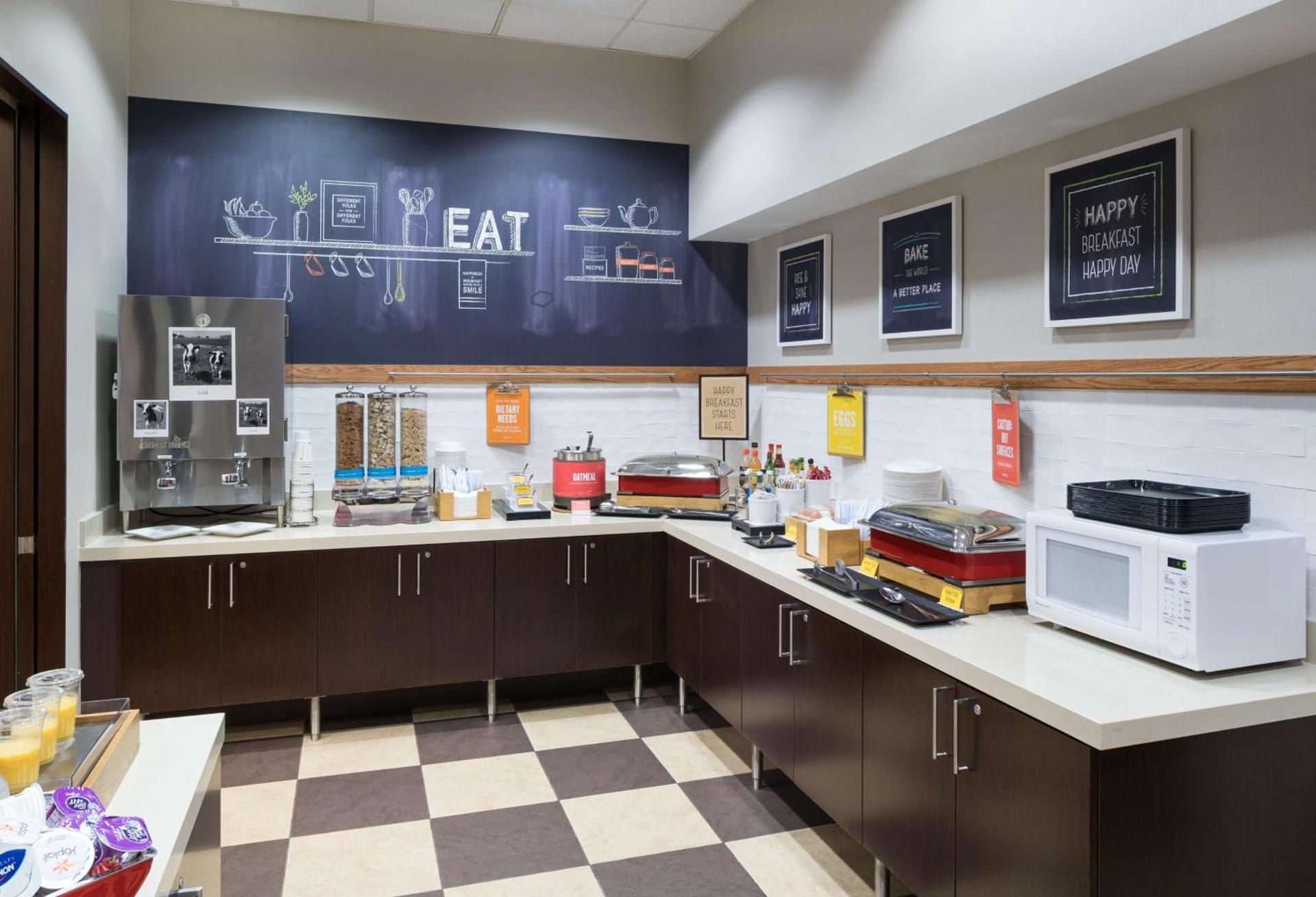 Hampton Inn & Suites Chicago North Shore photo 8