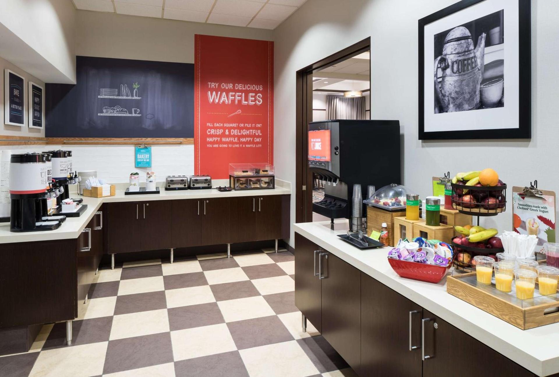 Hampton Inn & Suites Chicago North Shore photo 9