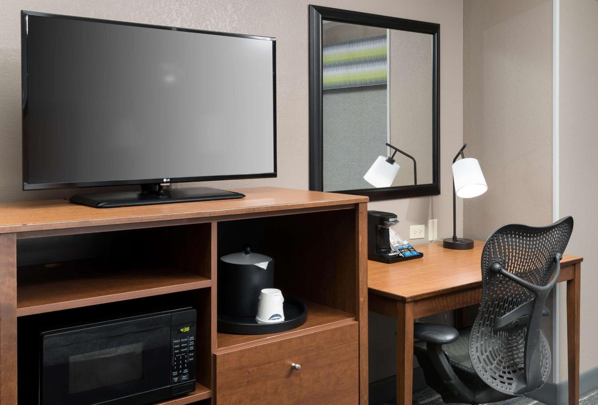 Hampton Inn & Suites Chicago North Shore photo 18