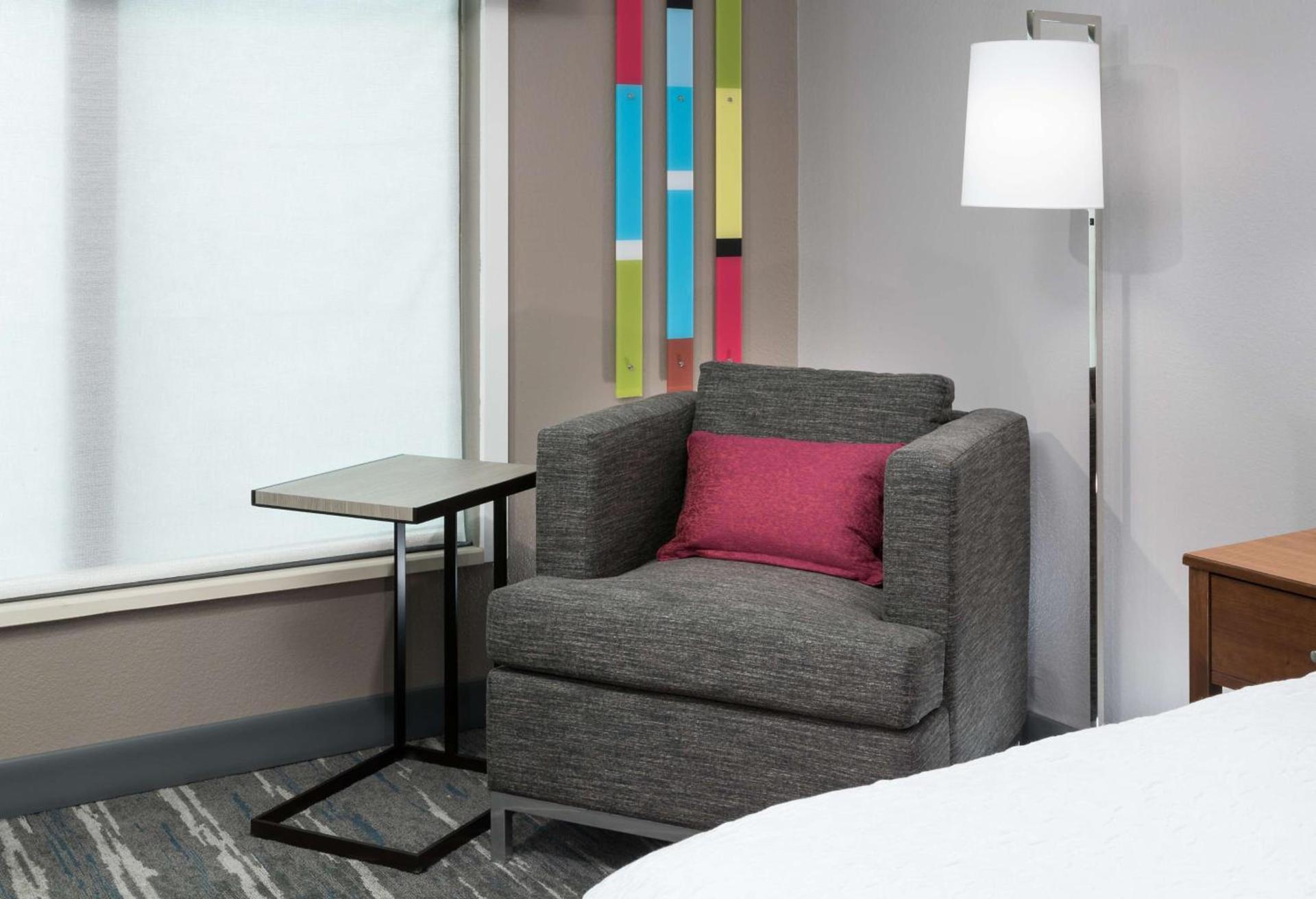 Hampton Inn & Suites Chicago North Shore photo 19