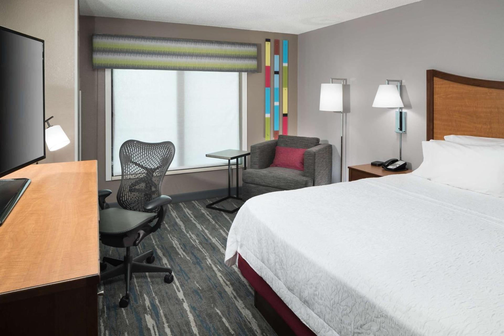 Hampton Inn & Suites Chicago North Shore photo 21