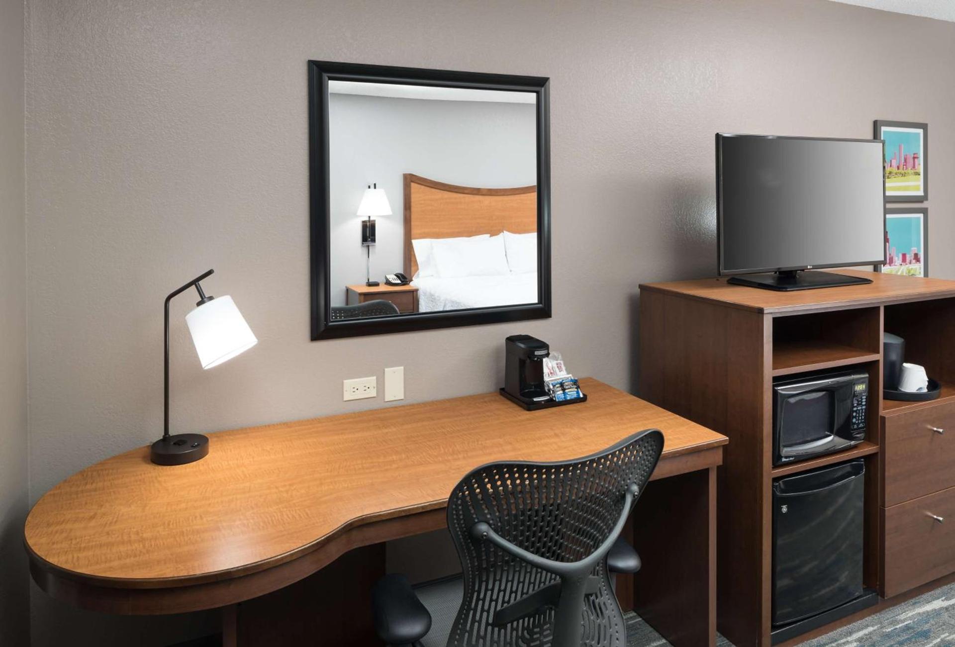 Hampton Inn & Suites Chicago North Shore photo 25