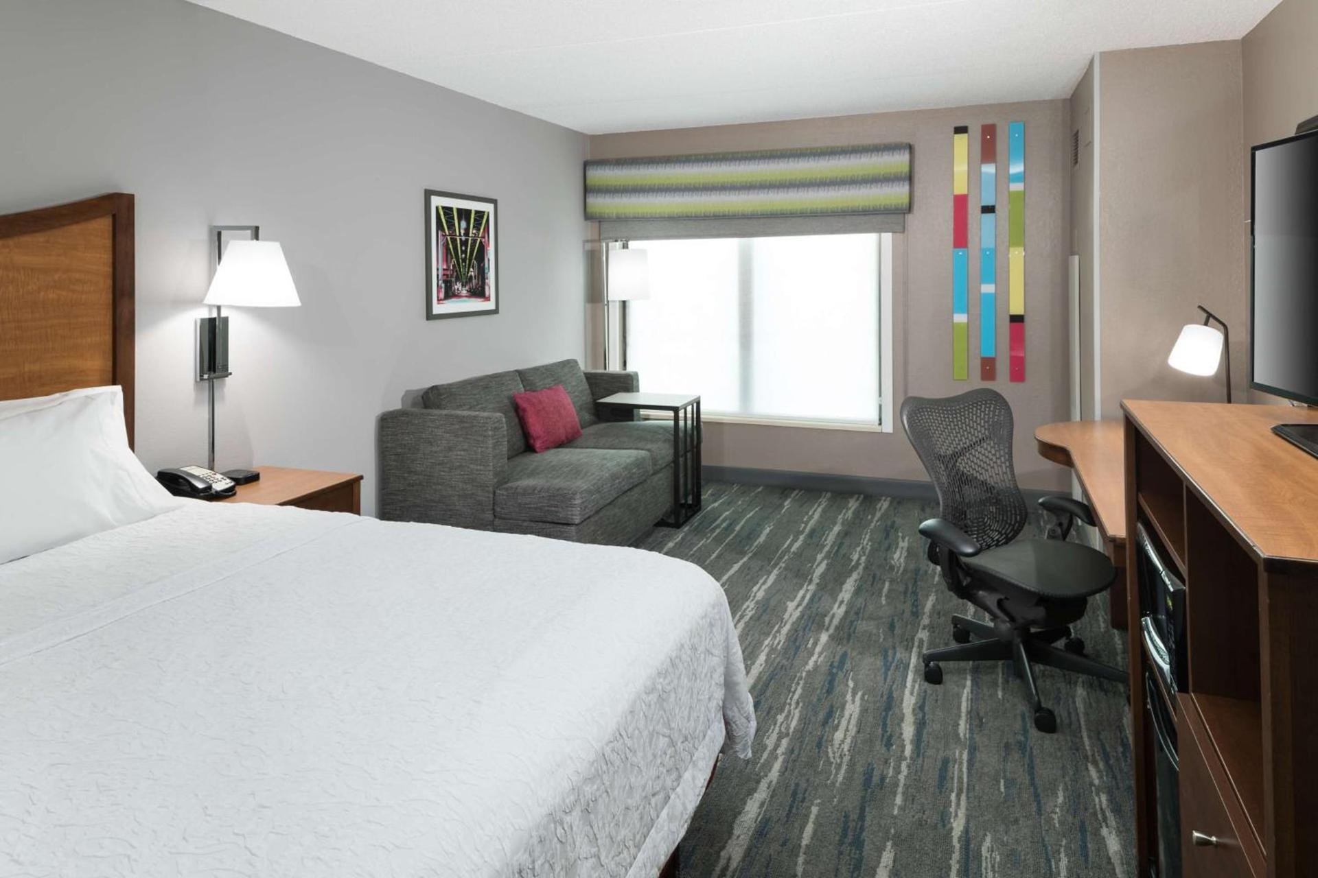 Hampton Inn & Suites Chicago North Shore photo 26