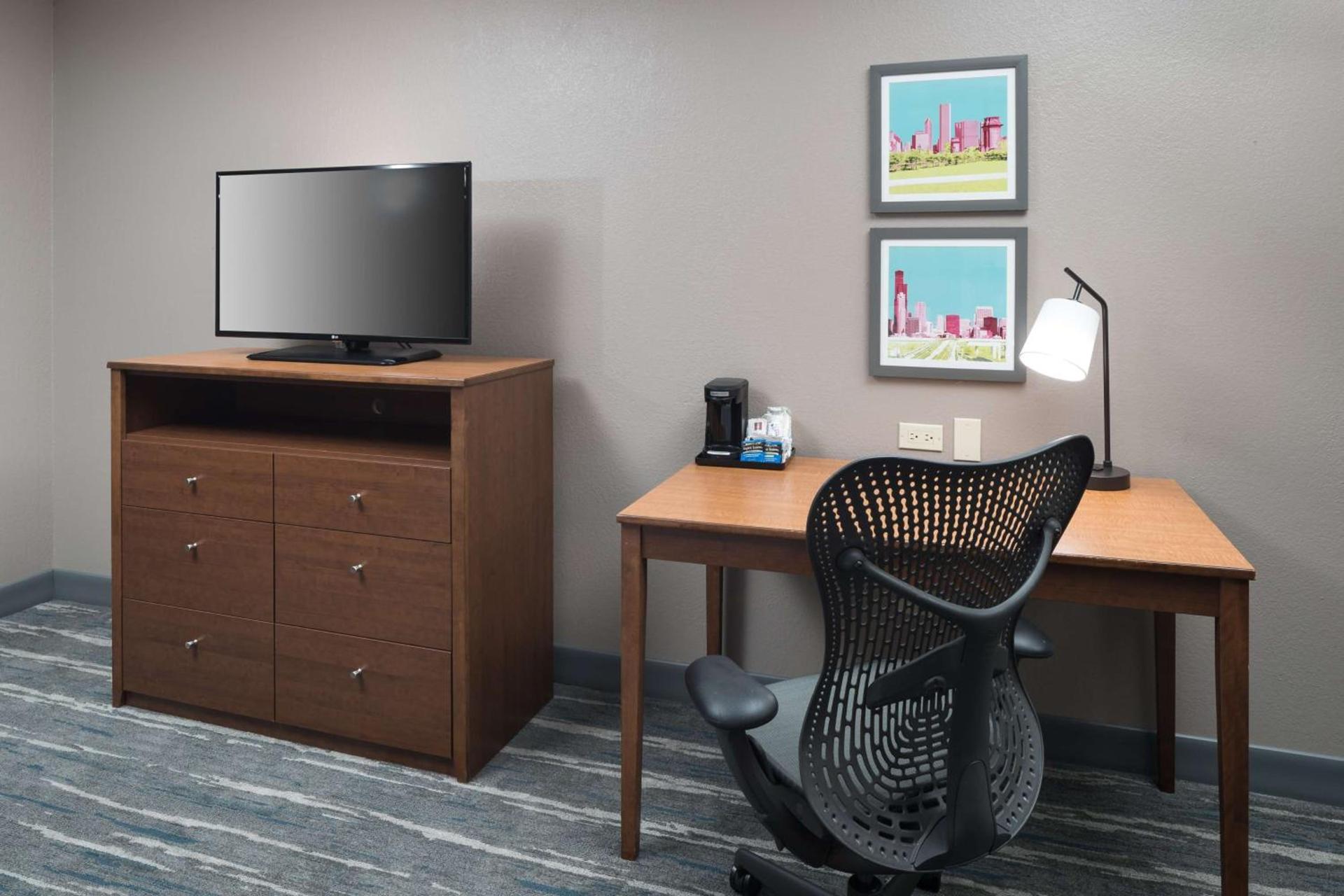 Hampton Inn & Suites Chicago North Shore photo 29