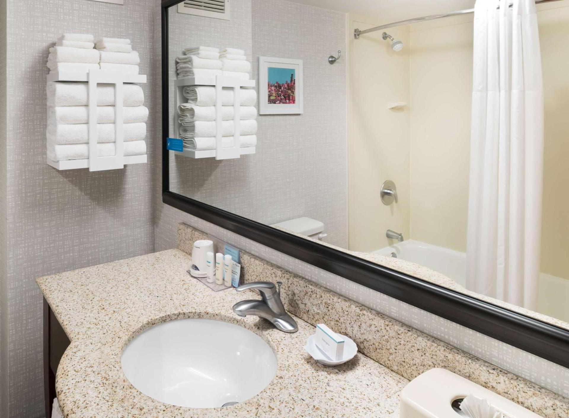 Hampton Inn & Suites Chicago North Shore photo 32