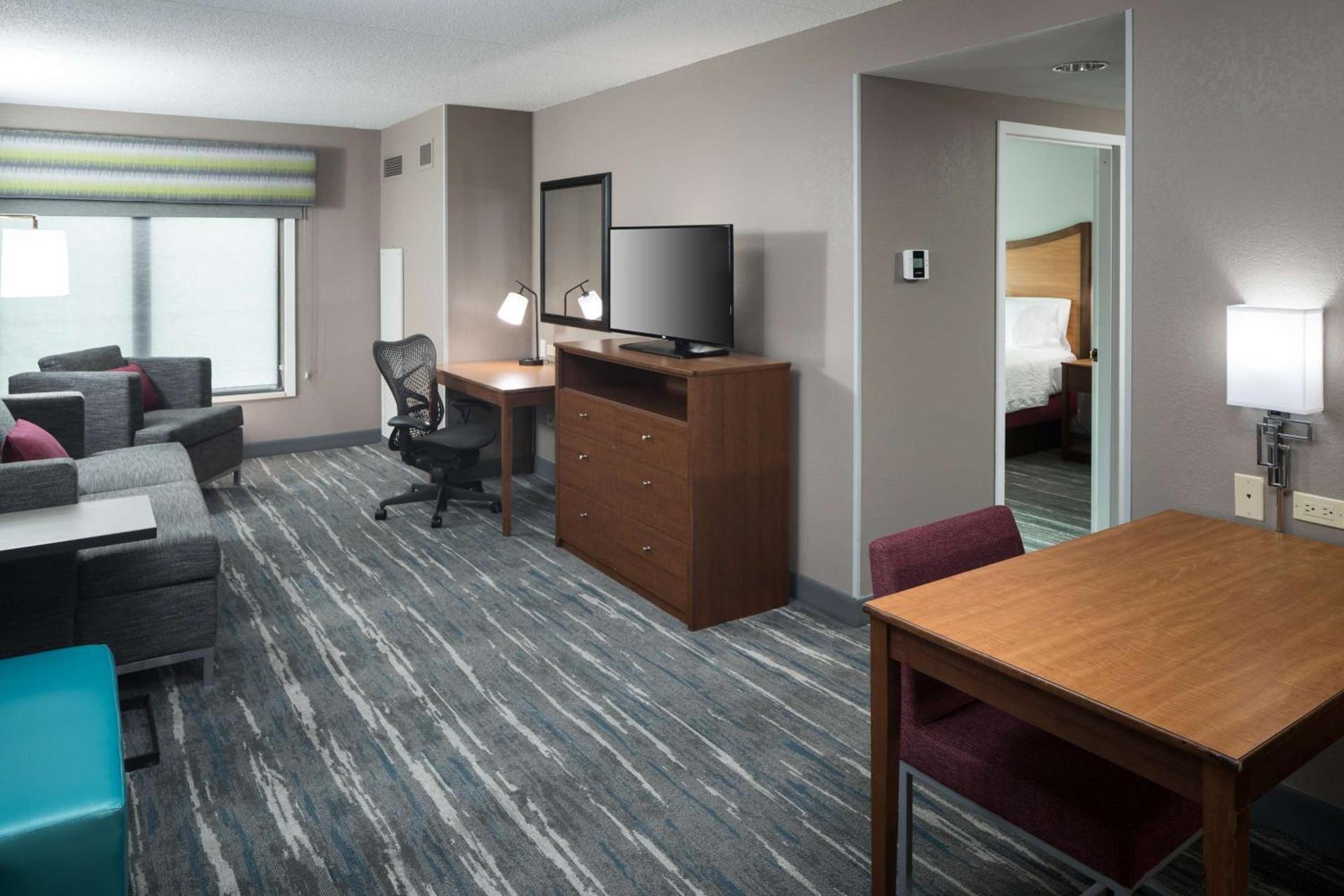 Hampton Inn & Suites Chicago North Shore photo 41