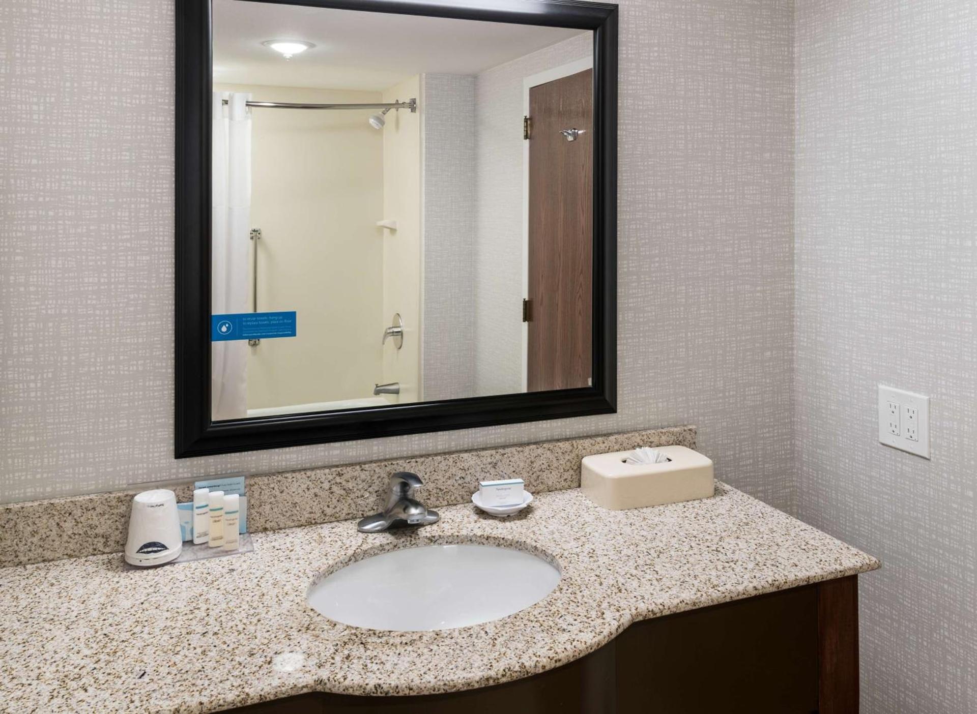 Hampton Inn & Suites Chicago North Shore photo 44