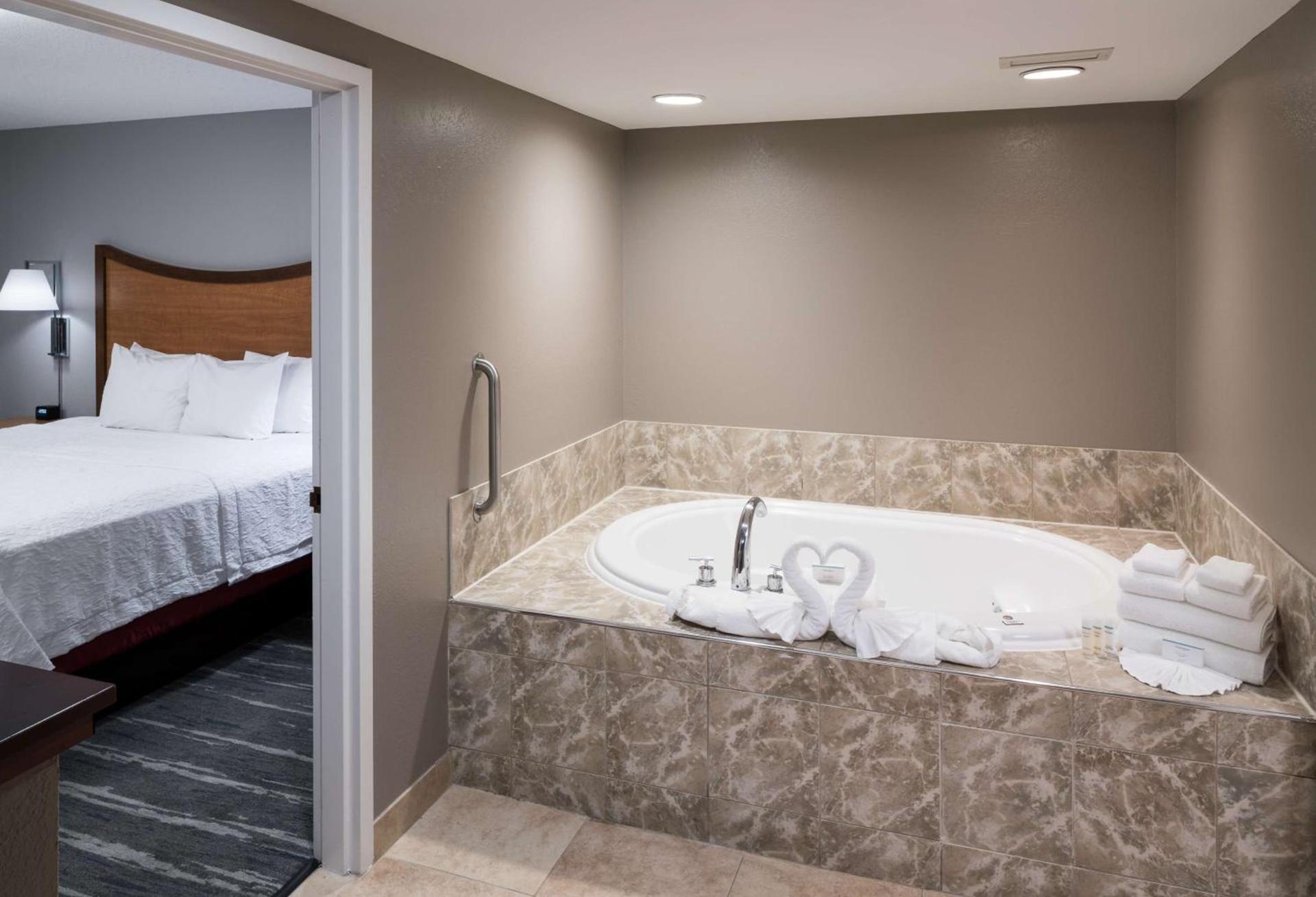 Hampton Inn & Suites Chicago North Shore photo 45