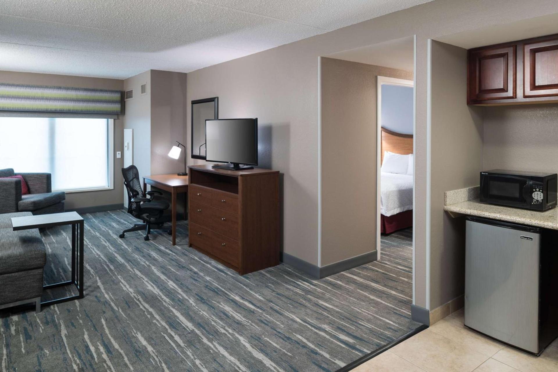 Hampton Inn & Suites Chicago North Shore photo 48