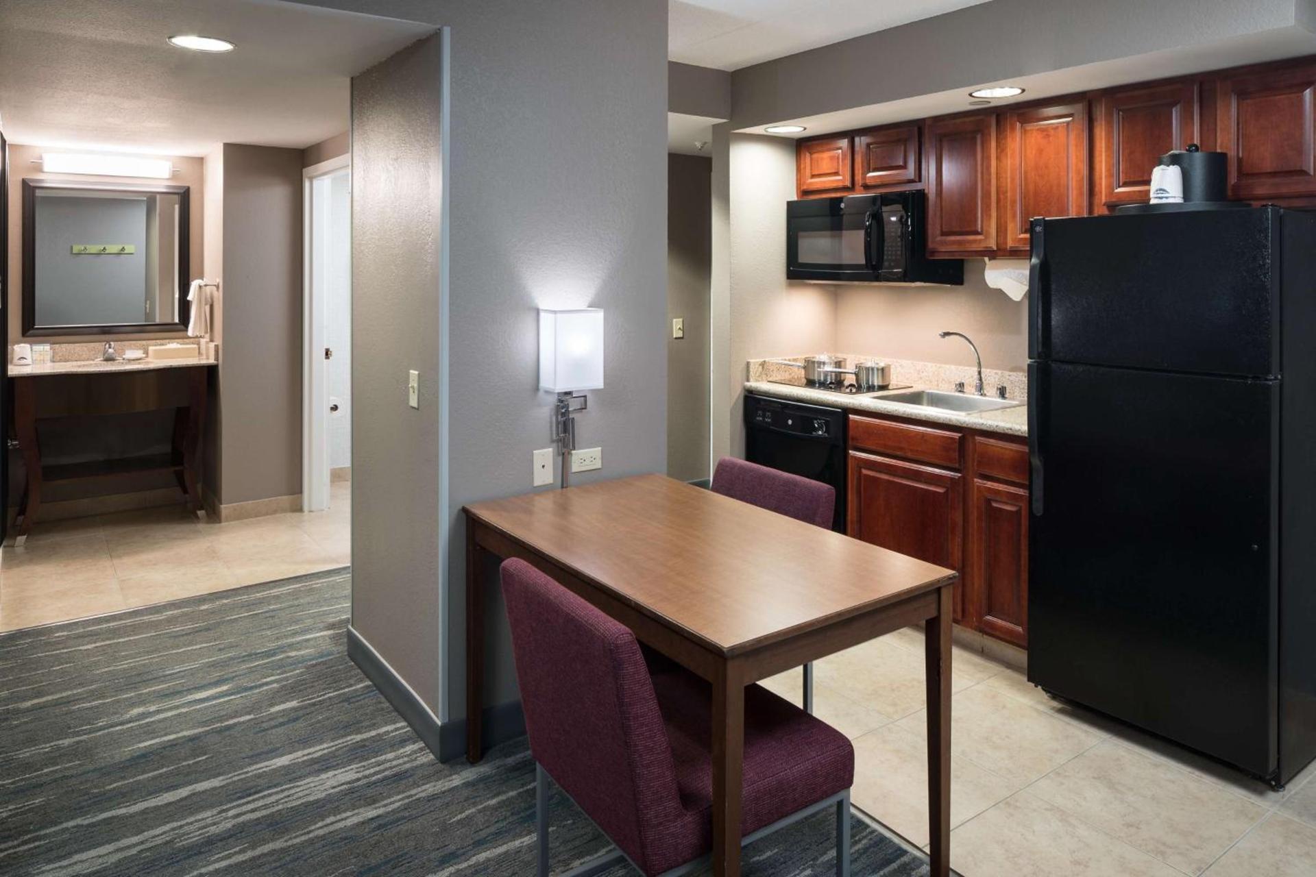 Hampton Inn & Suites Chicago North Shore photo 56