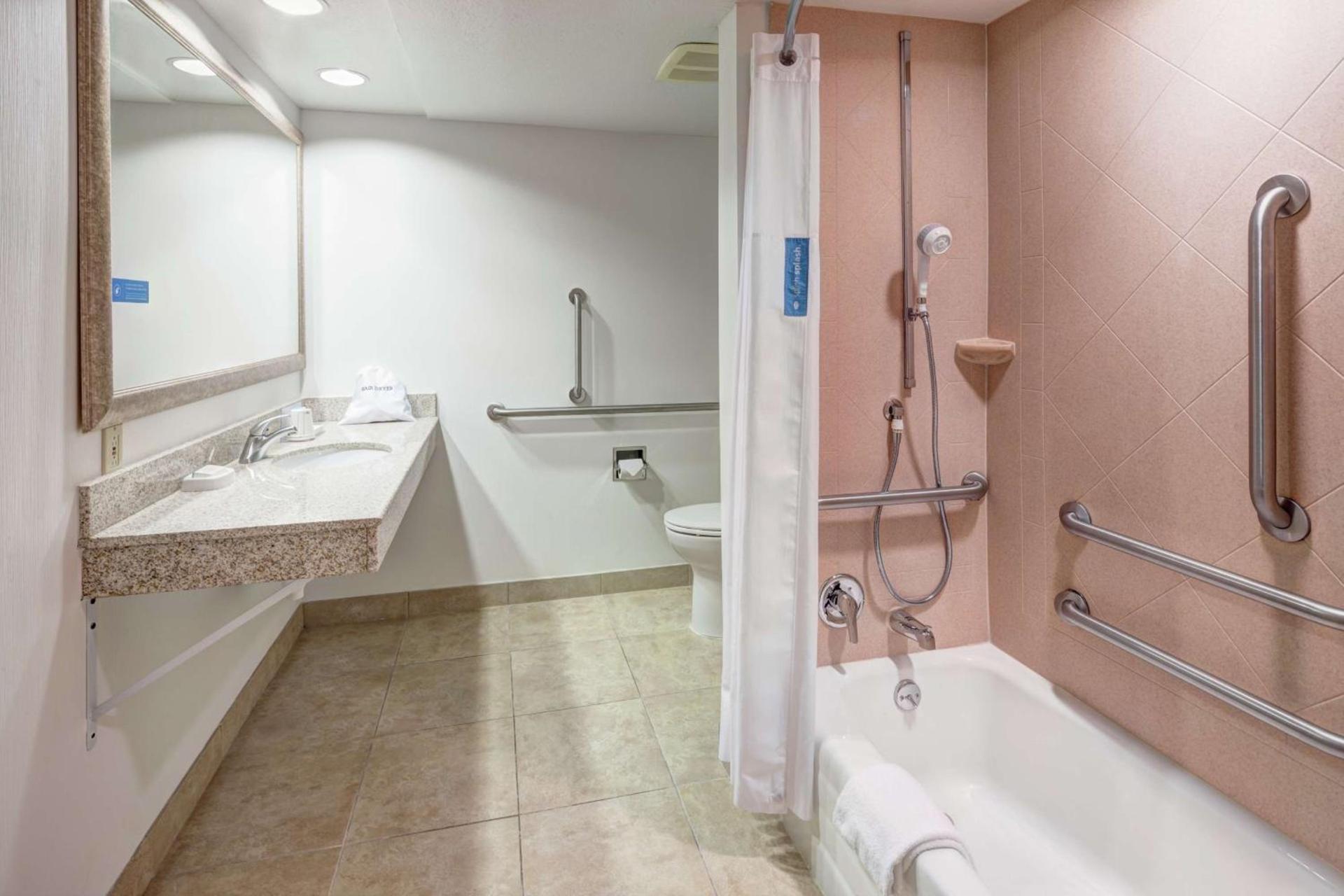 Hampton Inn Kansas City Liberty photo 26