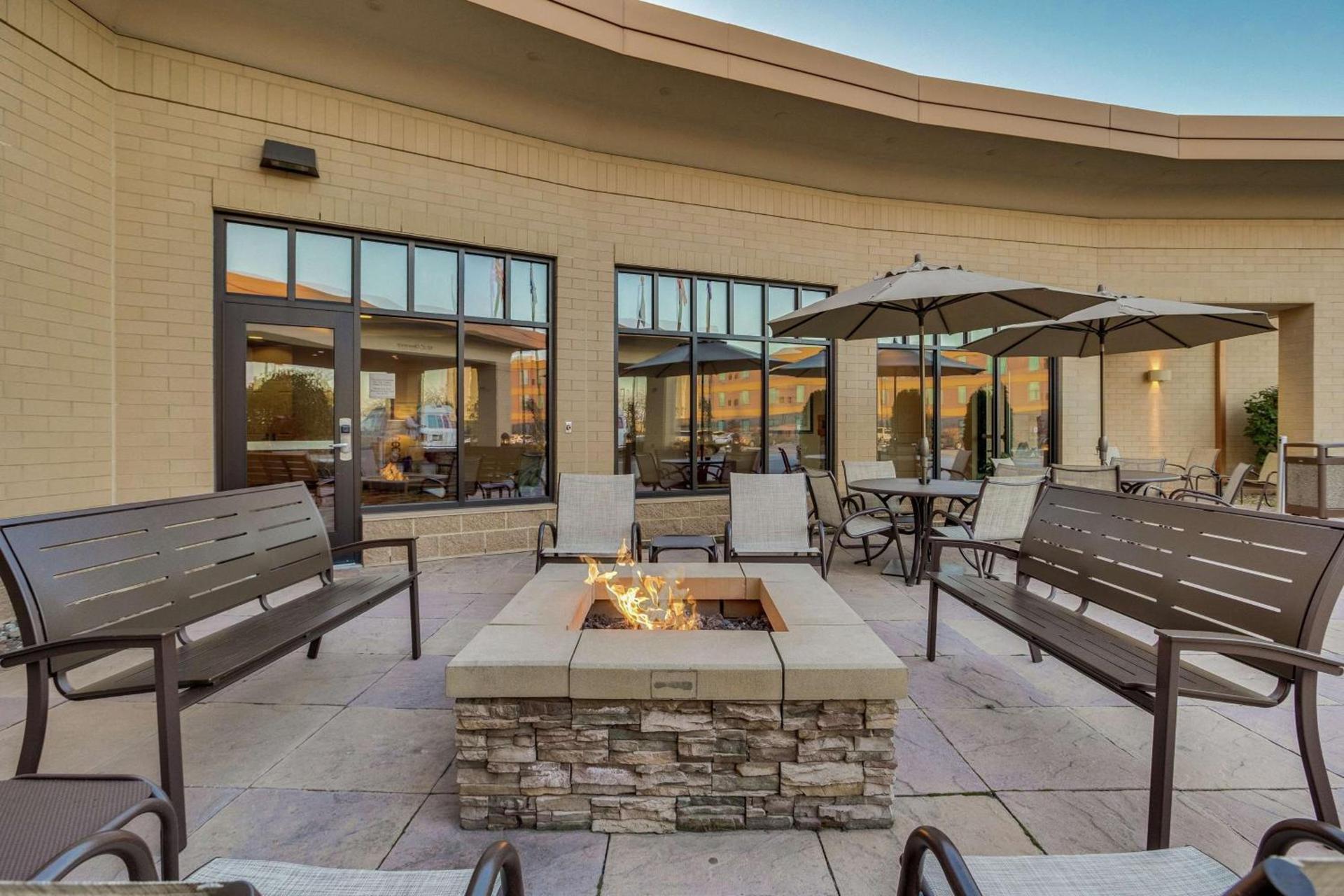 Hilton Garden Inn Milwaukee Airport photo 2