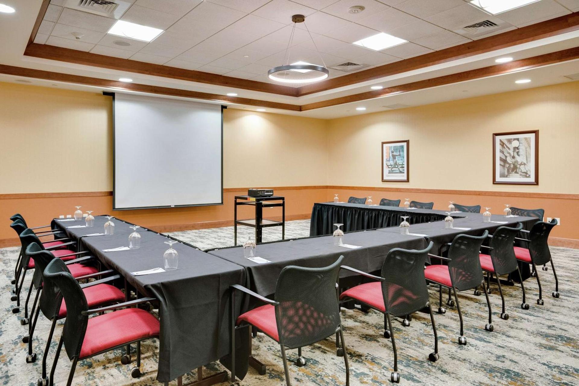 Hilton Garden Inn Milwaukee Airport photo 40