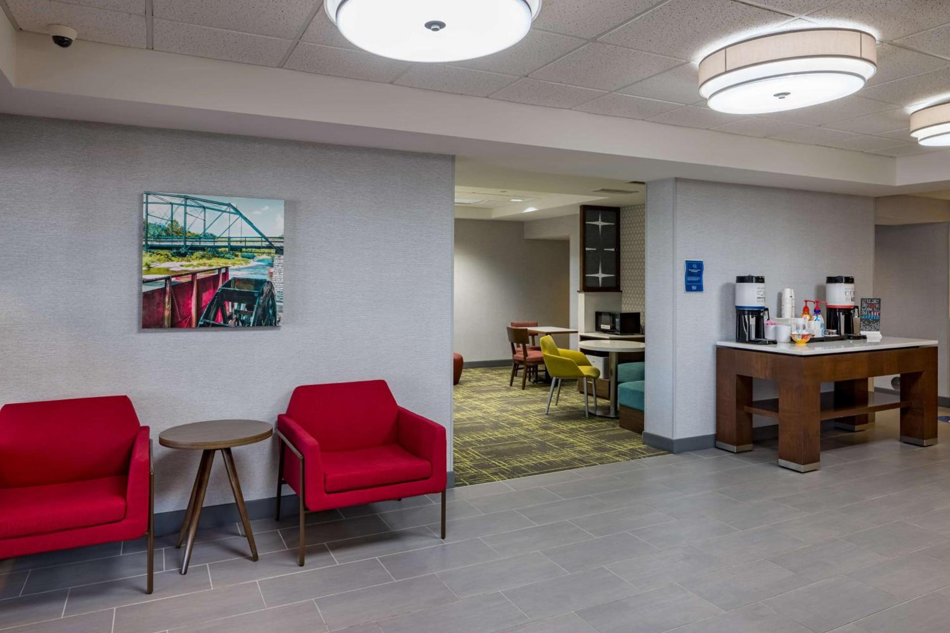 Hampton Inn Bentonville-Rogers photo 6