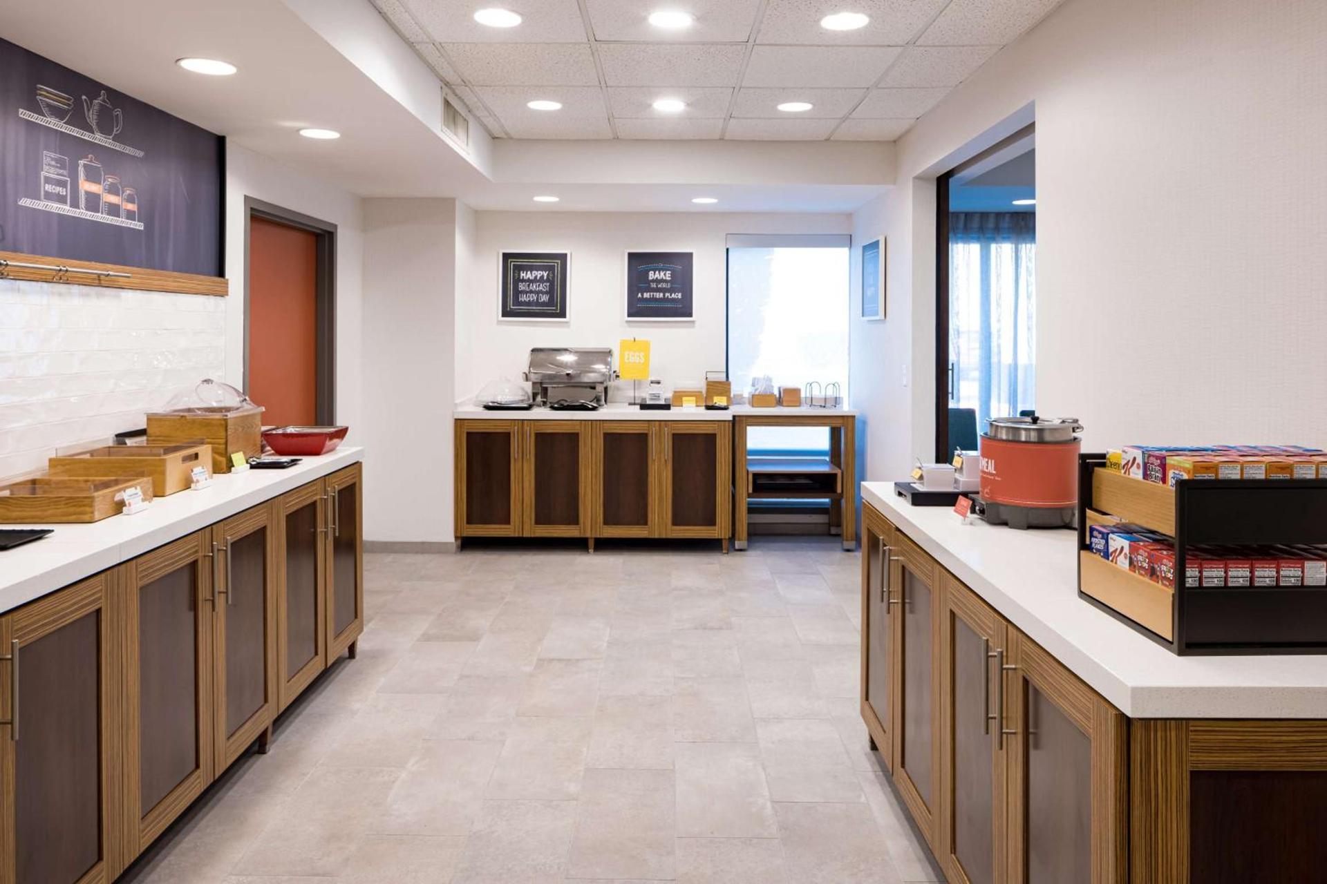 Hampton Inn Bentonville-Rogers photo 12