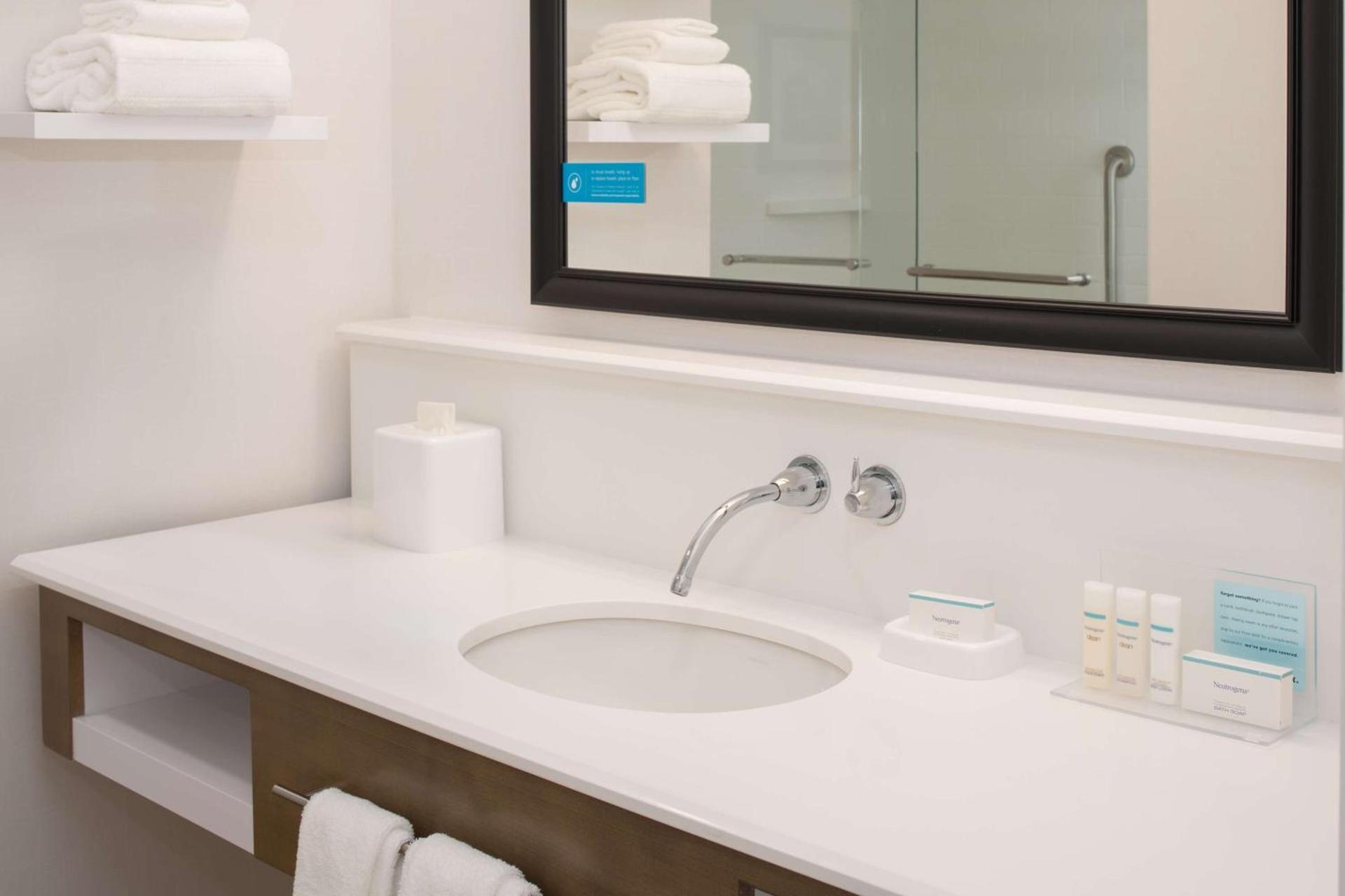 Hampton Inn And Suites By Hilton Portland-Pearl District photo 26