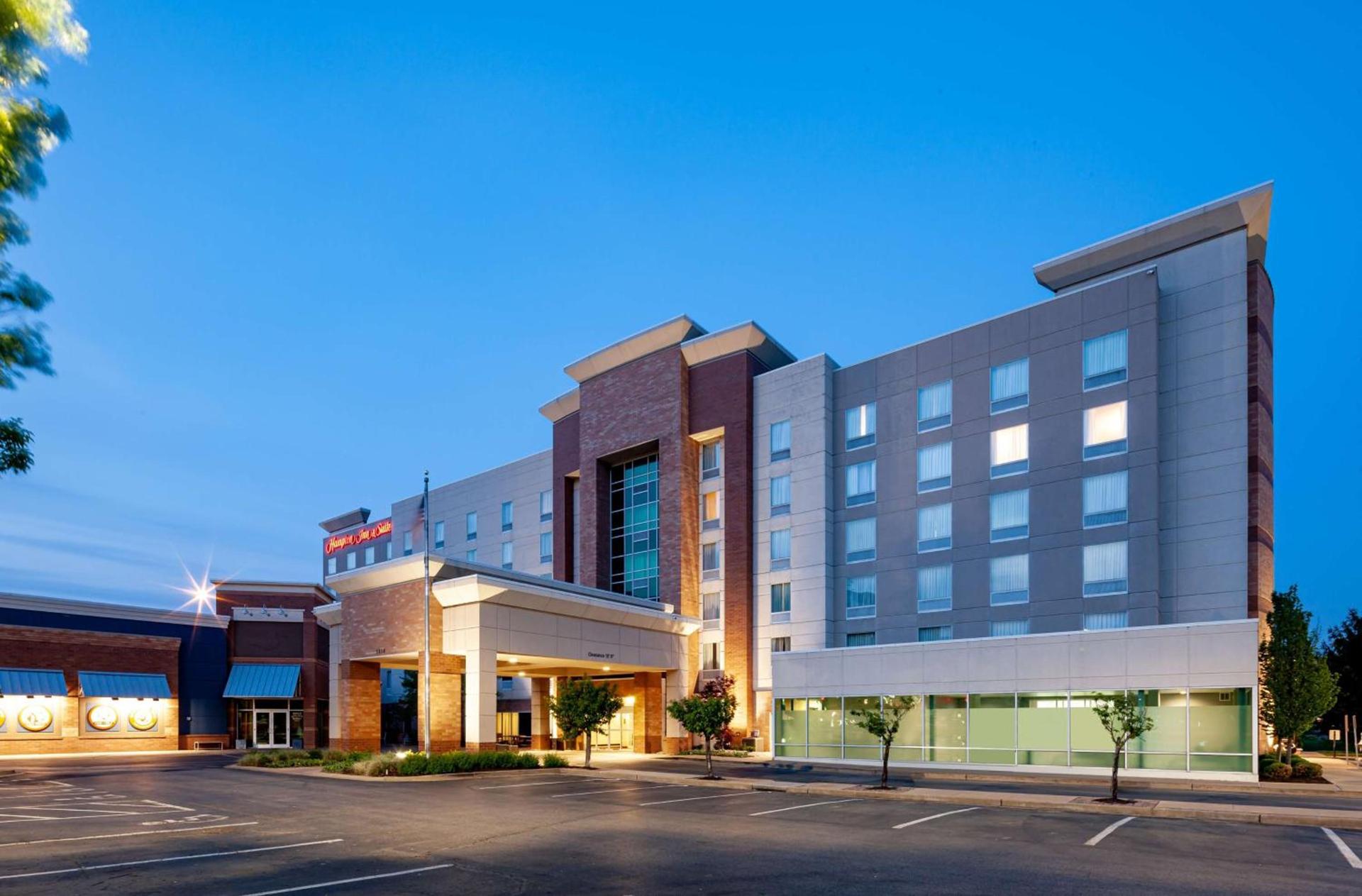 Hampton Inn & Suites St. Louis at Forest Park photo 4