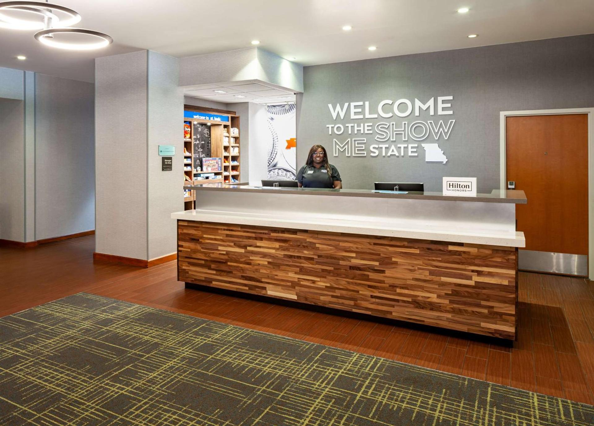 Hampton Inn & Suites St. Louis at Forest Park photo 8