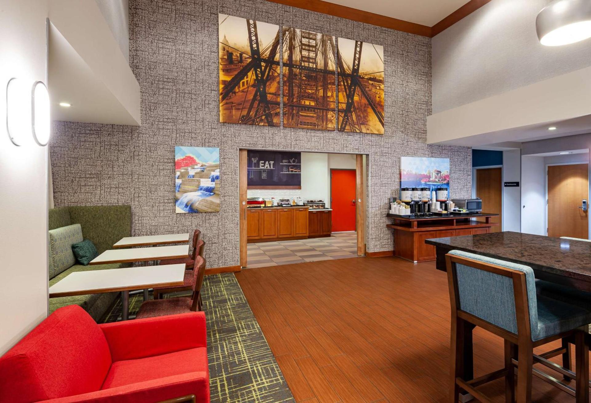 Hampton Inn & Suites St. Louis at Forest Park photo 10