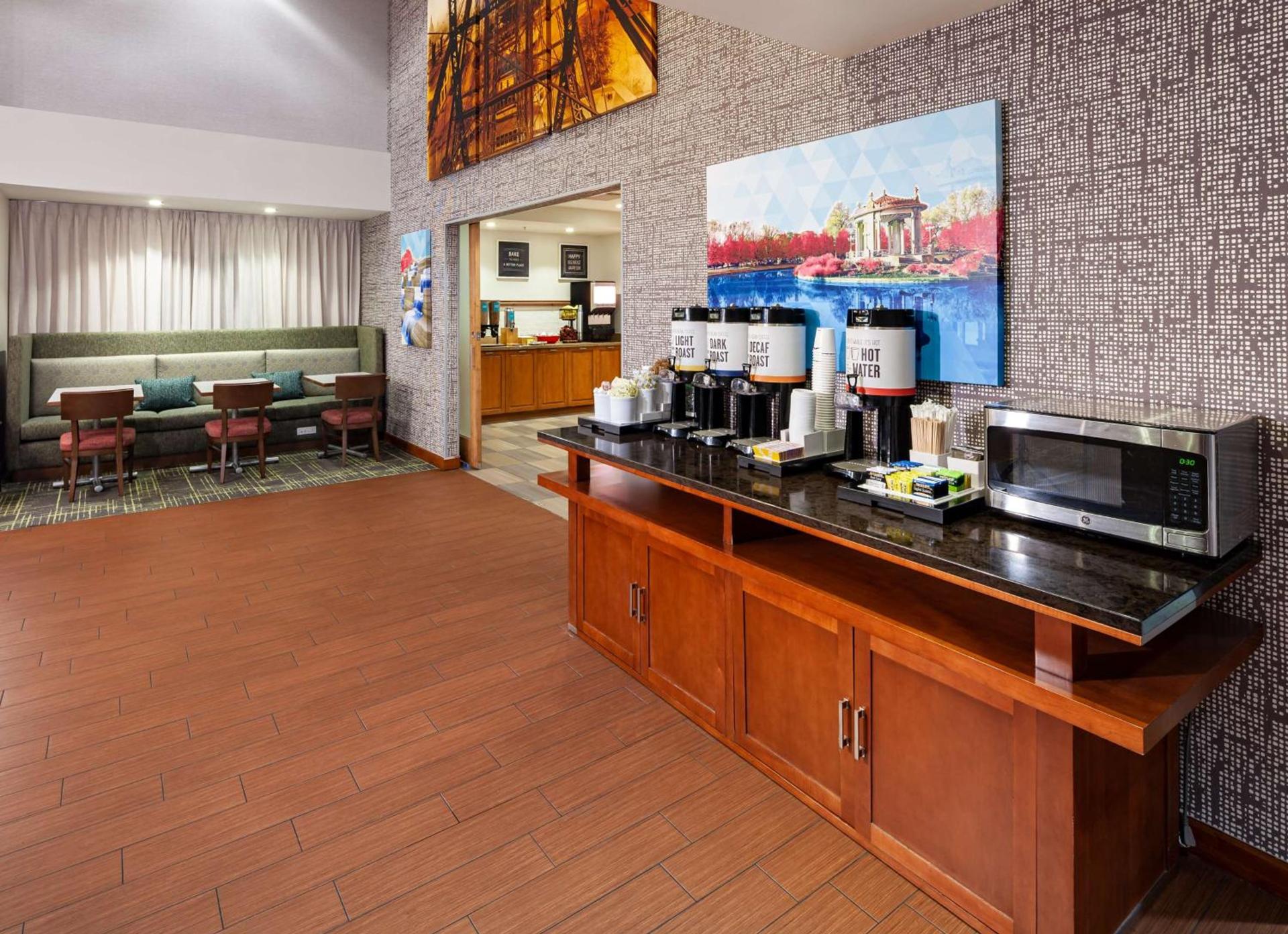 Hampton Inn & Suites St. Louis at Forest Park photo 11