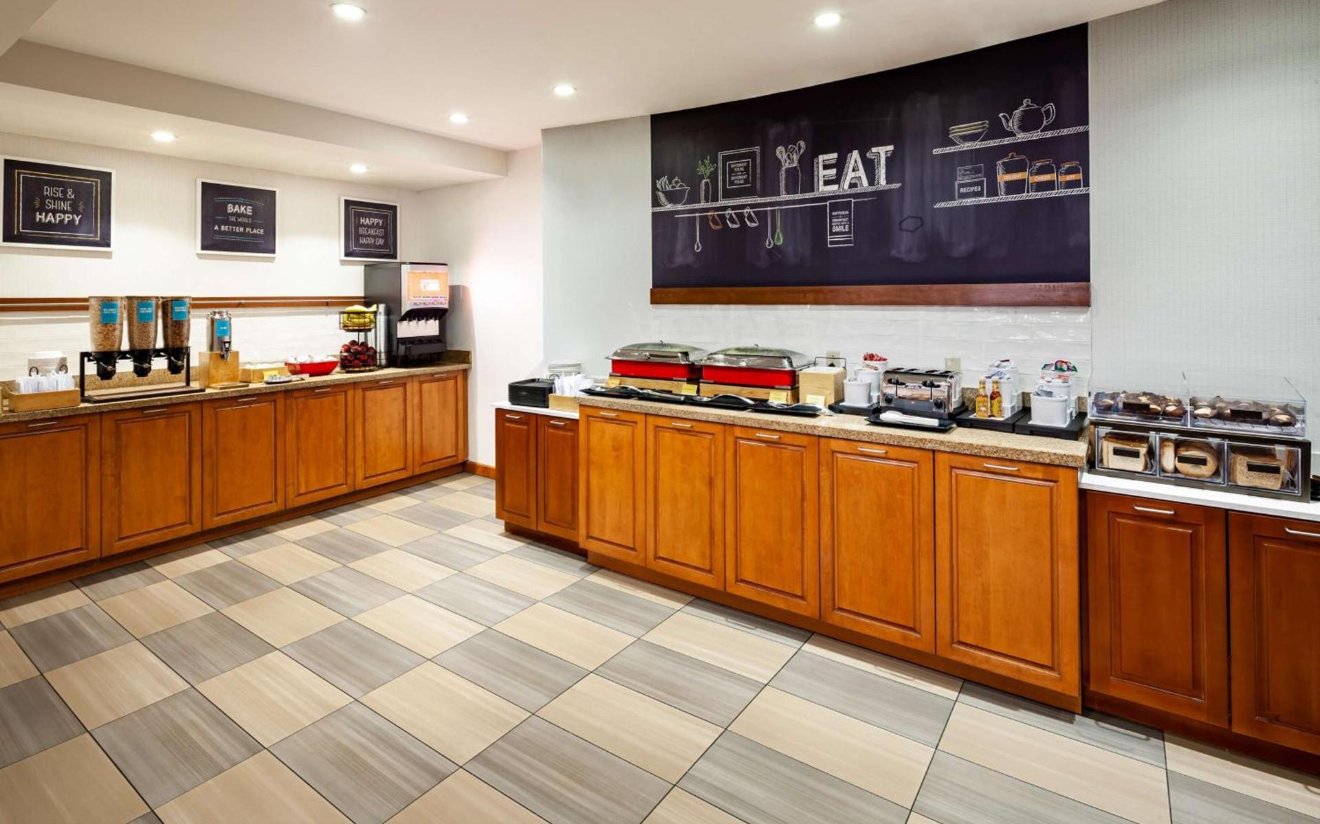 Hampton Inn & Suites St. Louis at Forest Park photo 12