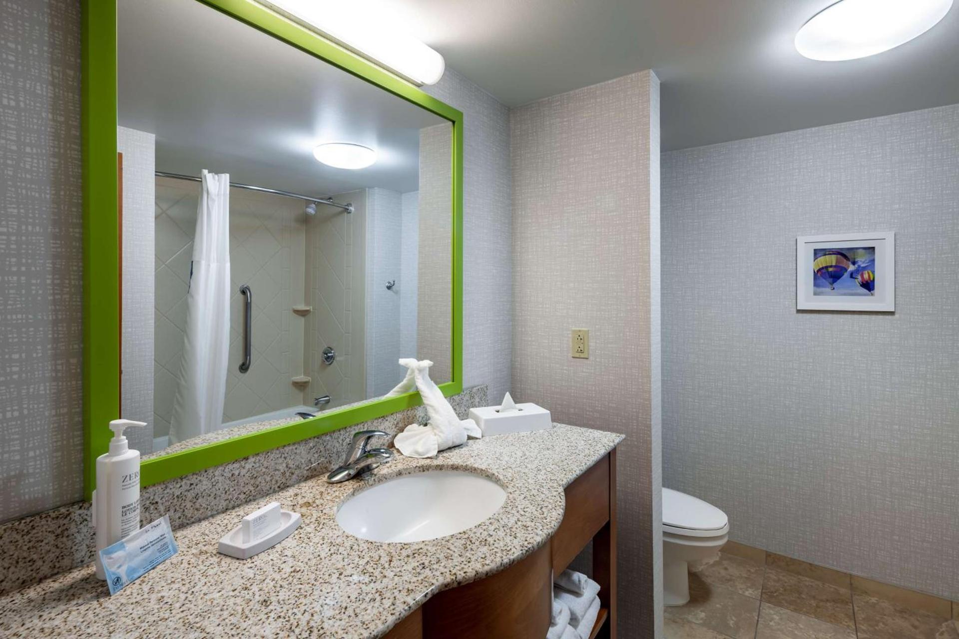 Hampton Inn & Suites St. Louis at Forest Park photo 18