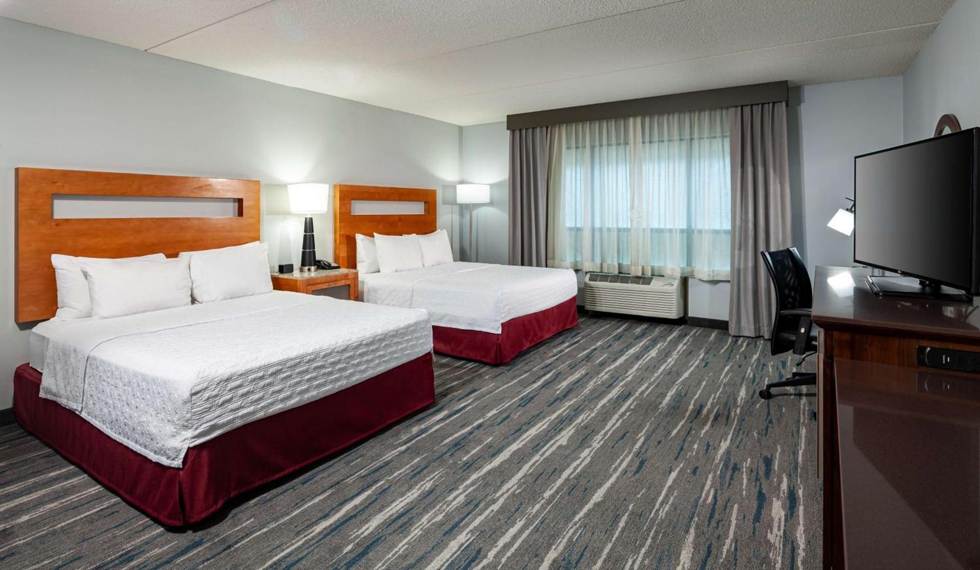 Hampton Inn & Suites St. Louis at Forest Park photo 21