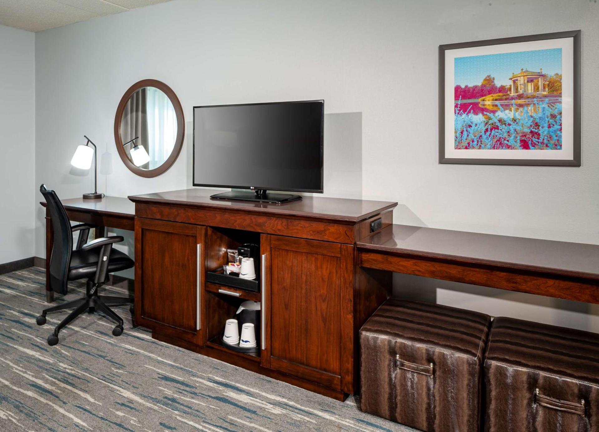 Hampton Inn & Suites St. Louis at Forest Park photo 23