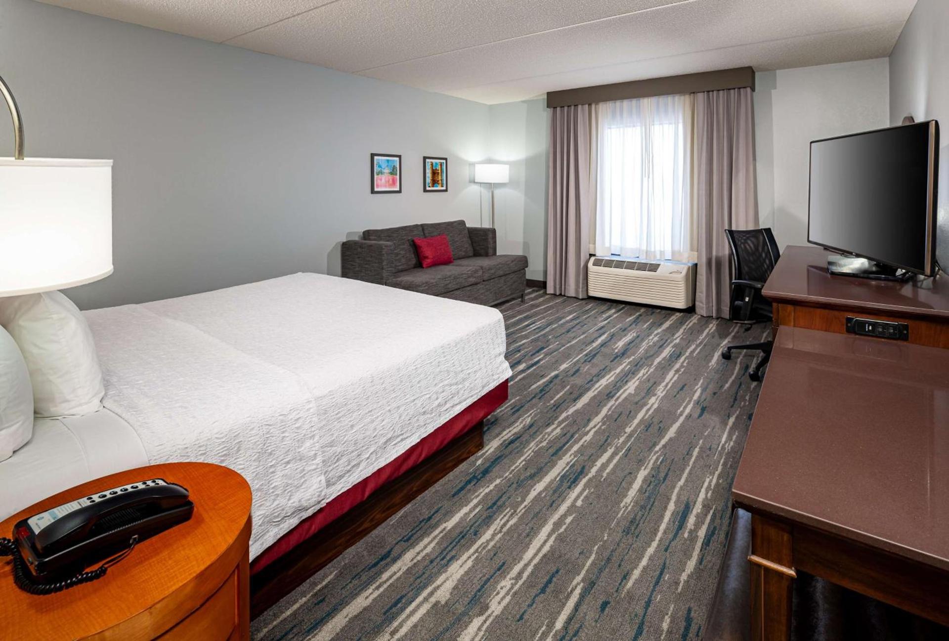 Hampton Inn & Suites St. Louis at Forest Park photo 28