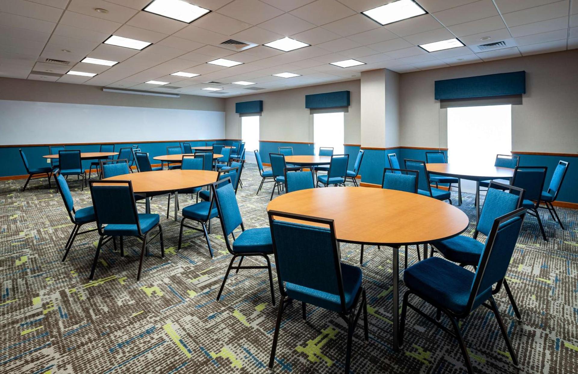 Hampton Inn & Suites St. Louis at Forest Park photo 34