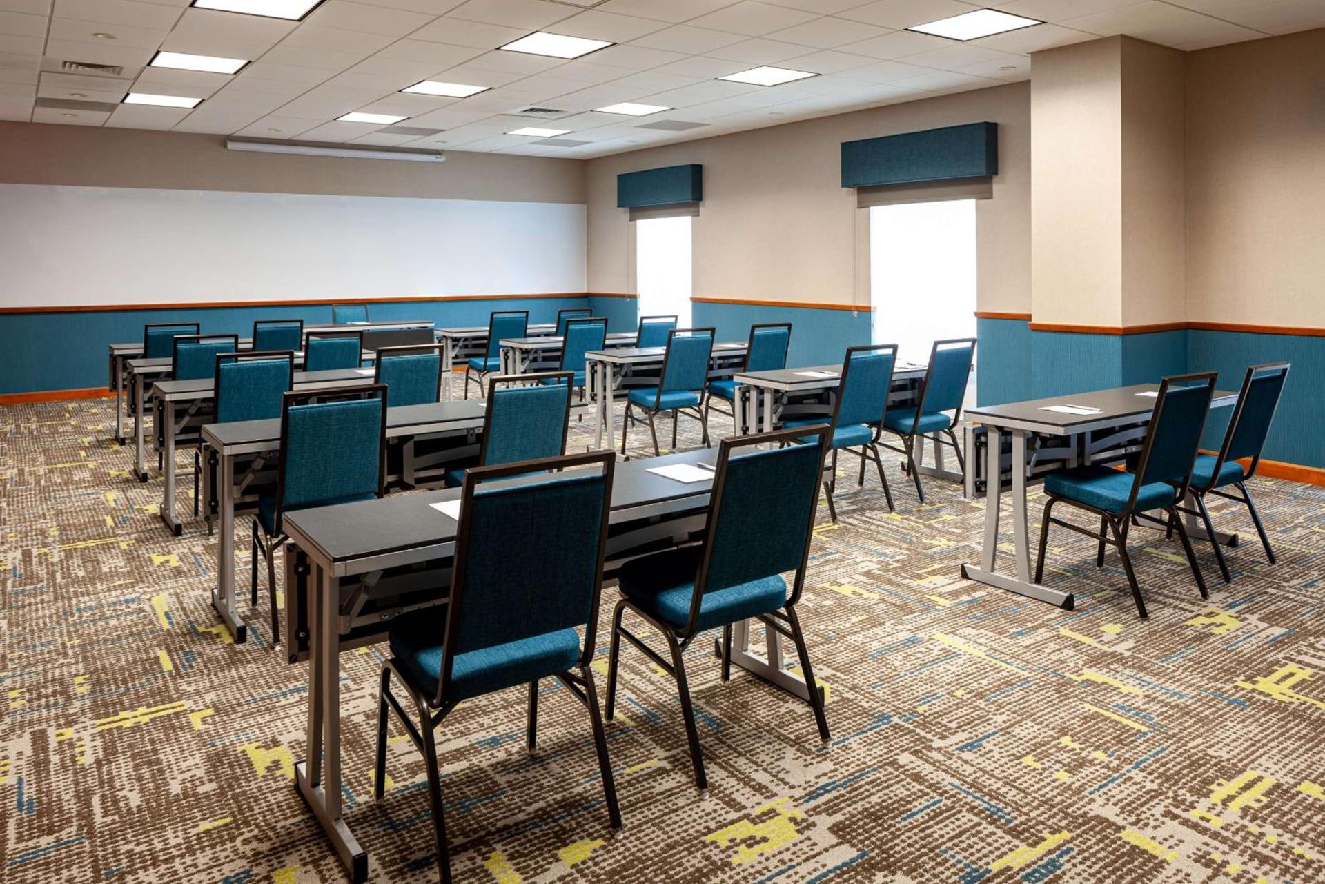 Hampton Inn & Suites St. Louis at Forest Park photo 35