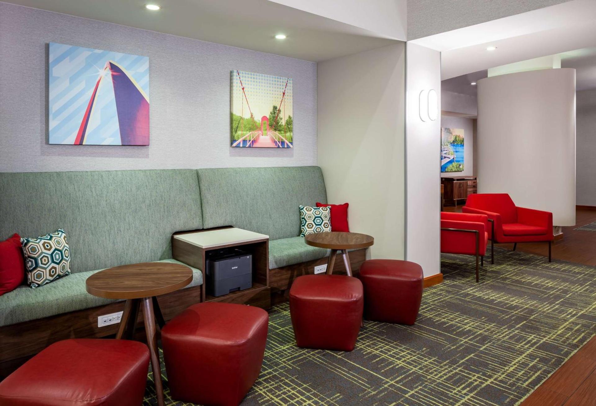Hampton Inn & Suites St. Louis at Forest Park photo 38