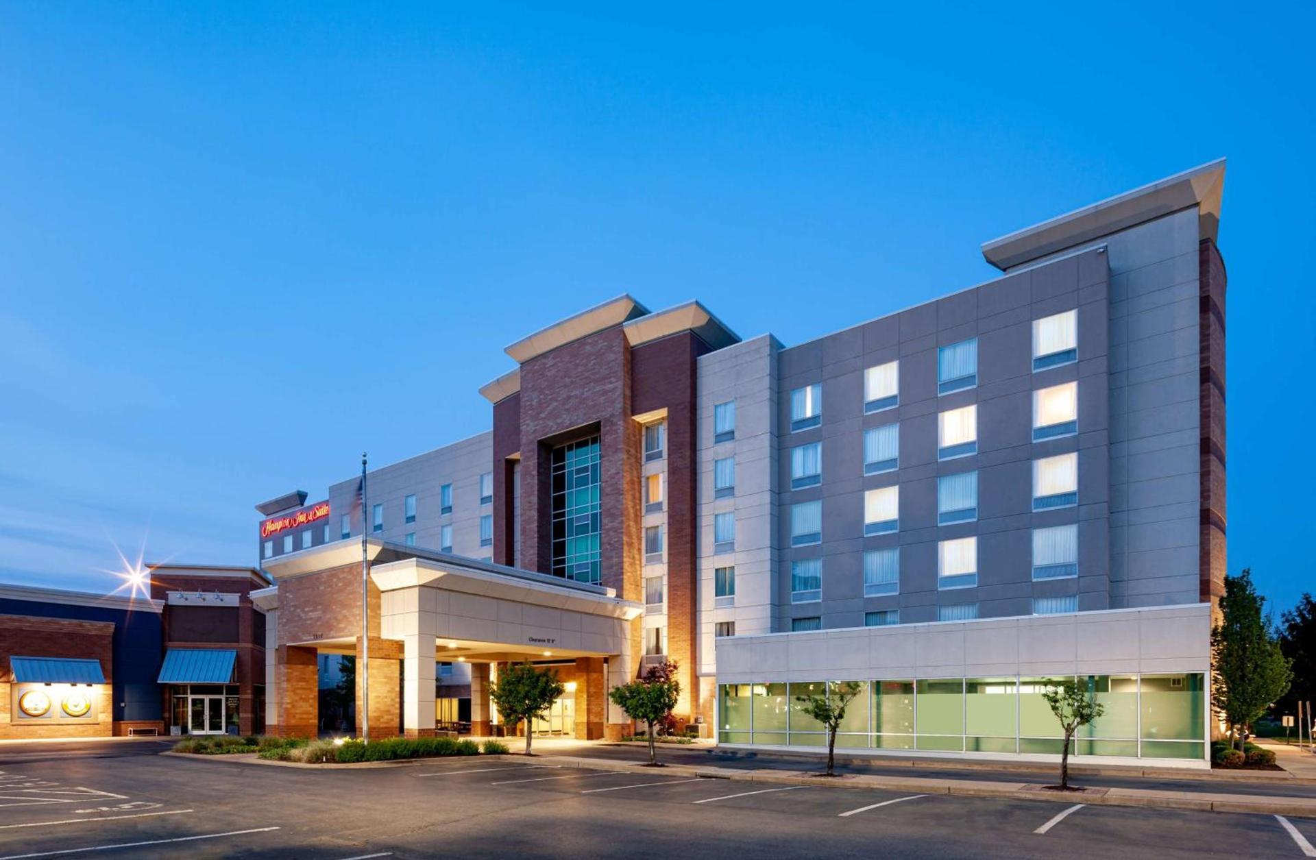 Hampton Inn & Suites St. Louis at Forest Park photo 3