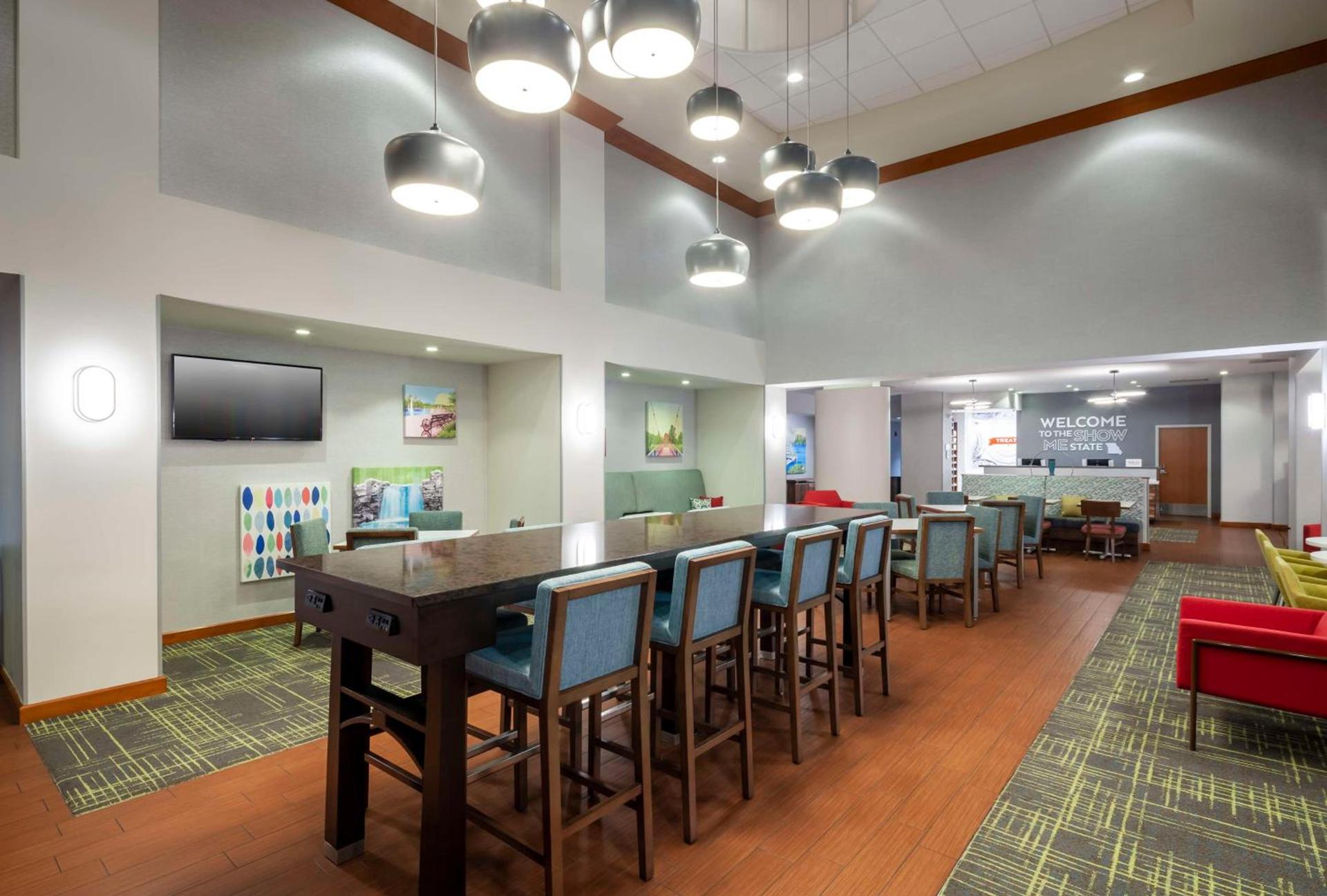 Hampton Inn & Suites St. Louis at Forest Park photo 7