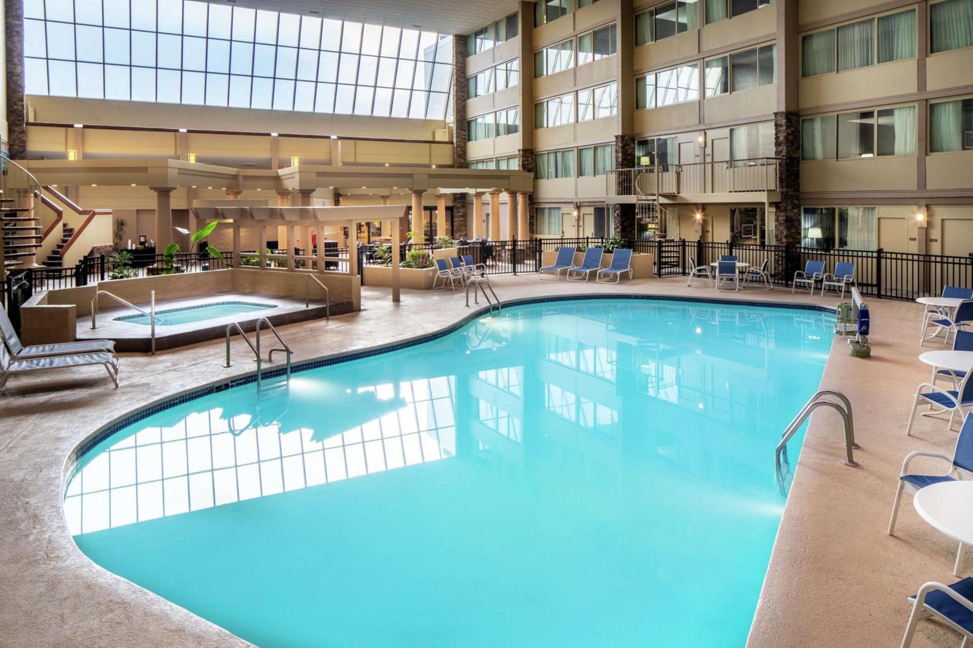 Wyndham Garden Westlake photo 9