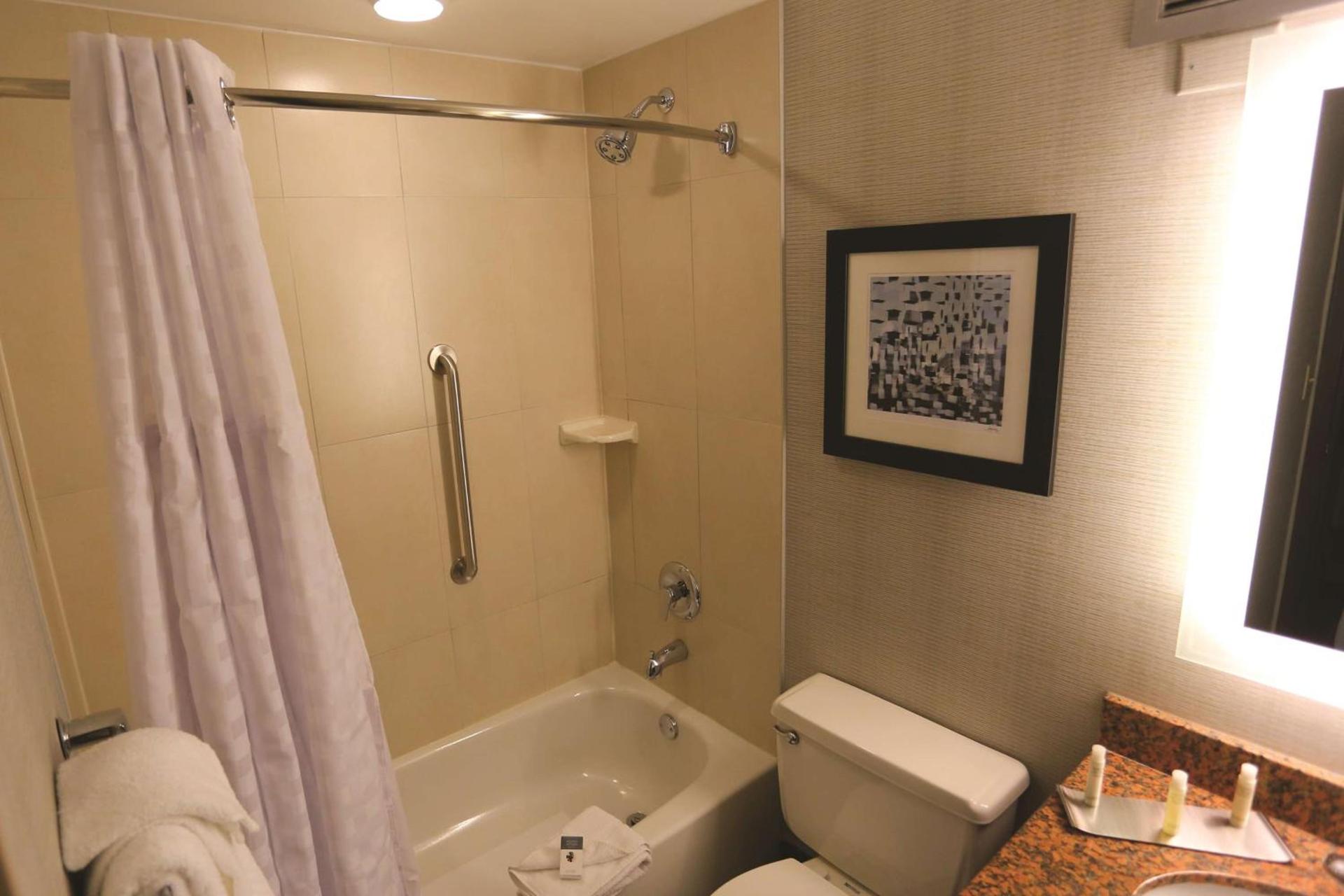 Wyndham Garden Westlake photo 34