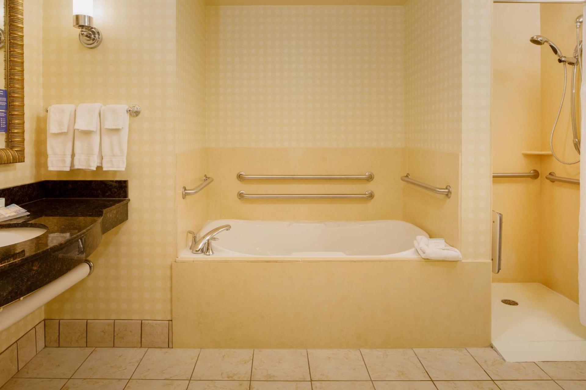 Hilton Garden Inn Cincinnati Blue Ash photo 15