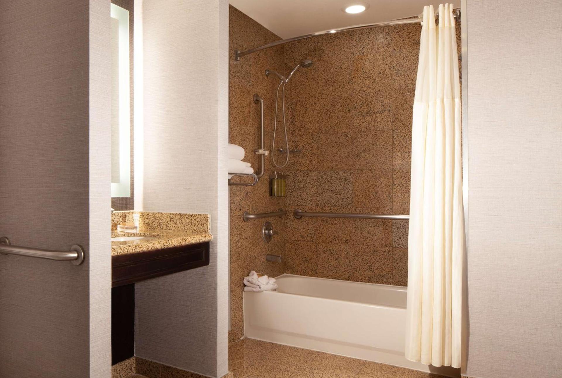 Hilton Fort Worth photo 32
