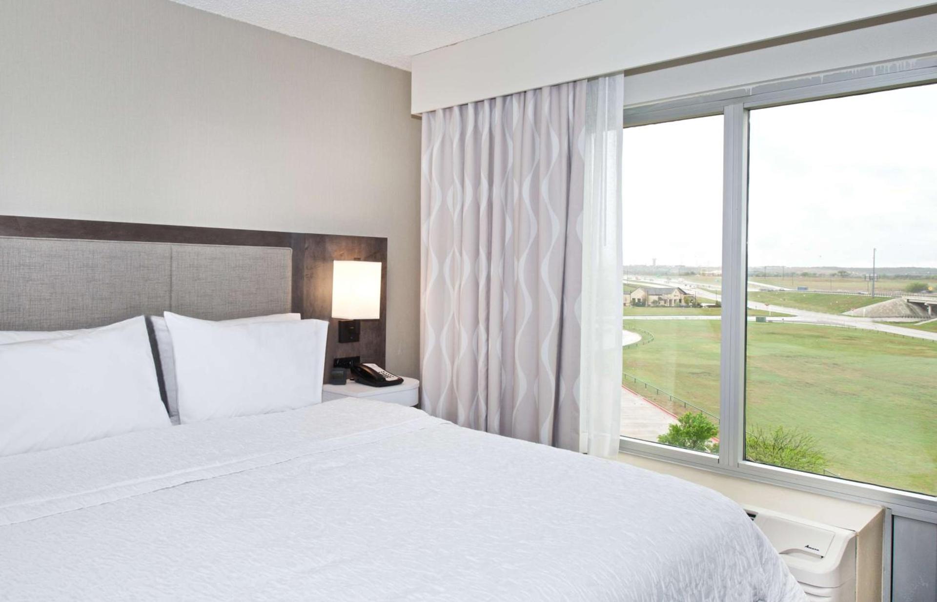 Hampton Inn & Suites N Ft Worth-Alliance Airport photo 5