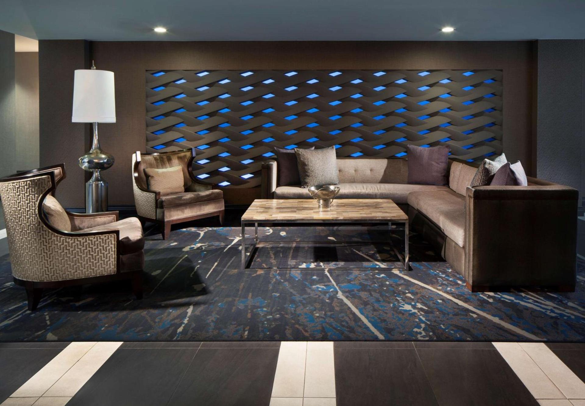 Embassy Suites by Hilton Houston Near the Galleria photo 3