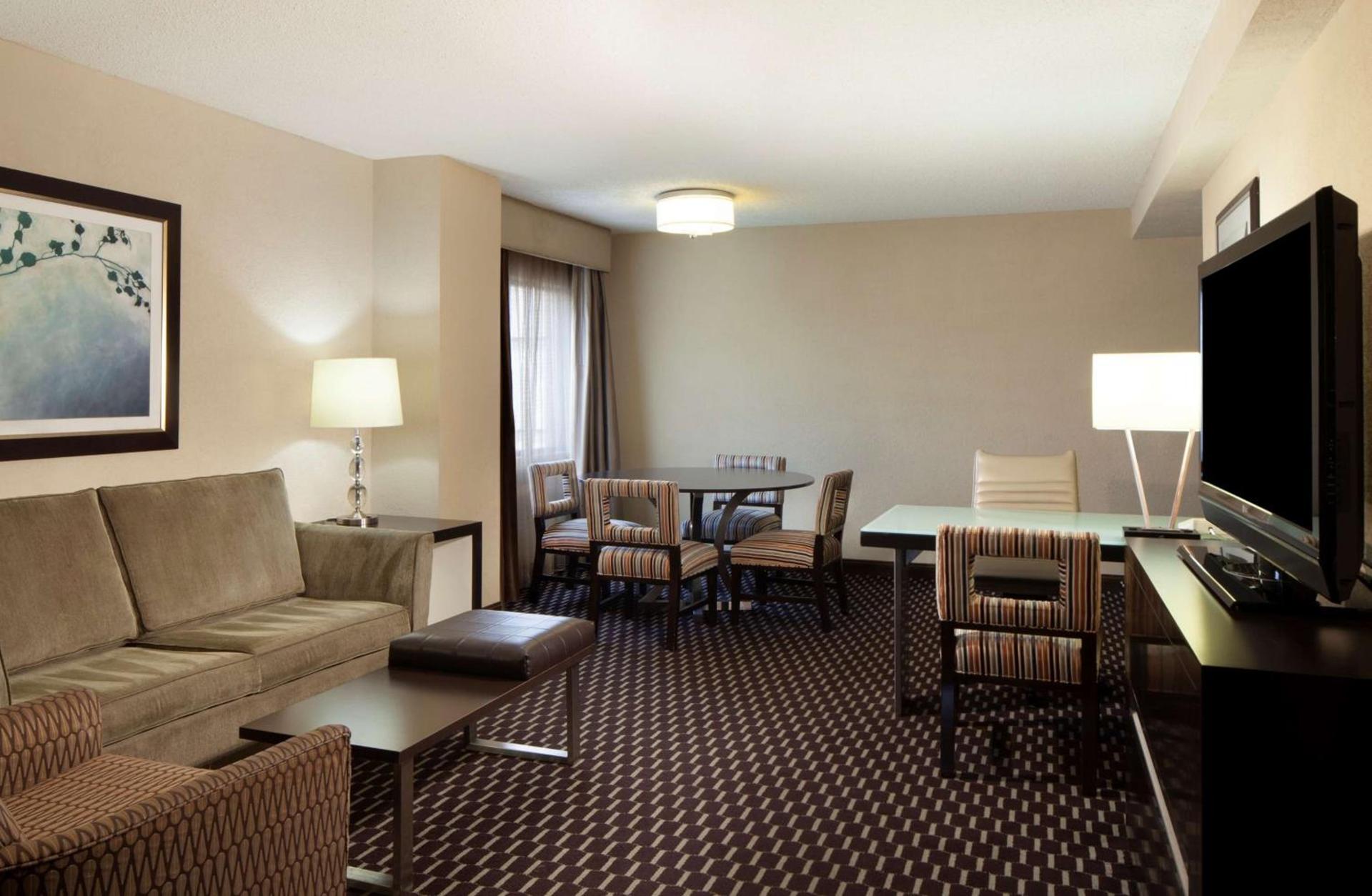 Embassy Suites by Hilton Houston Near the Galleria photo 28