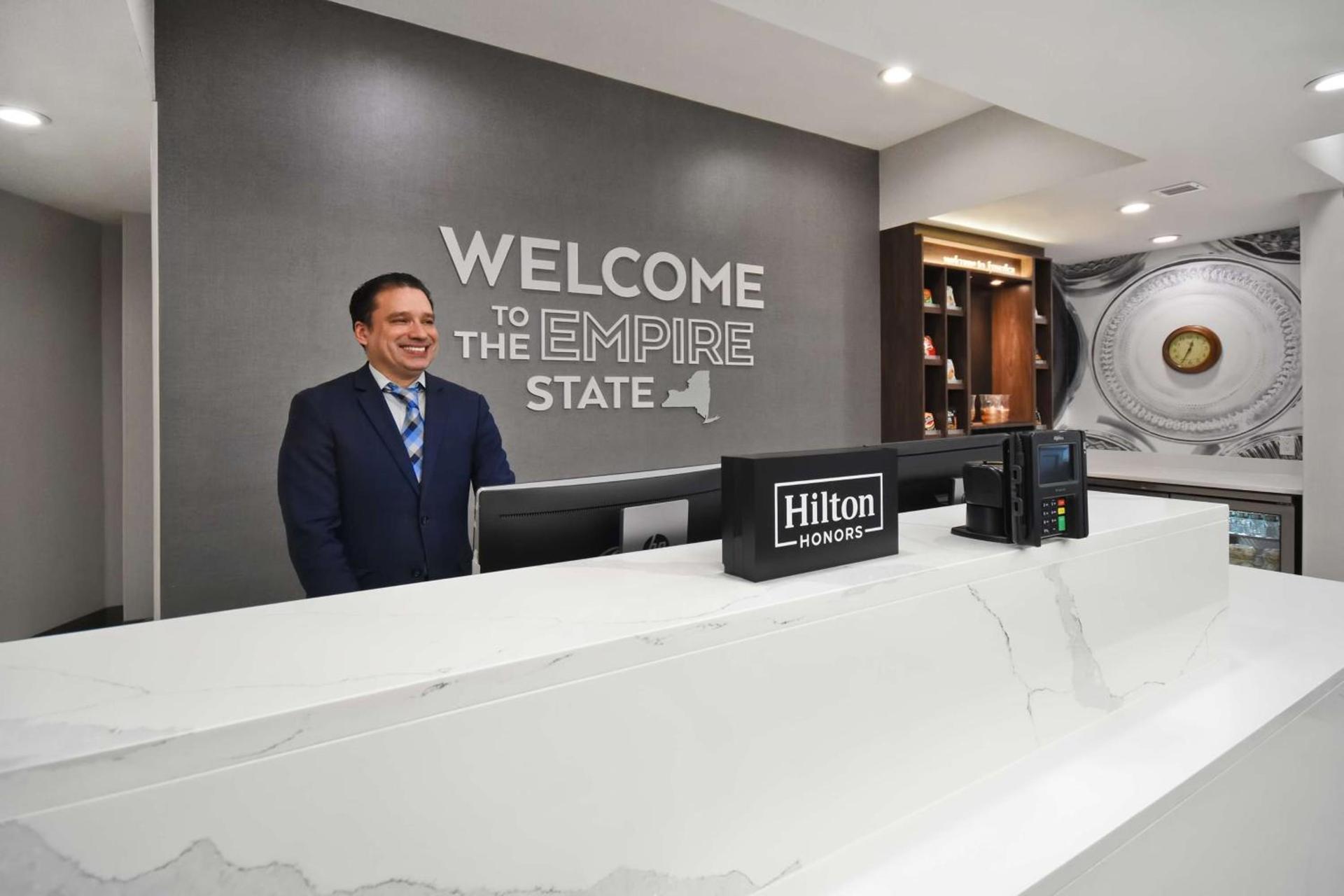 Hampton Inn NY-JFK photo 5