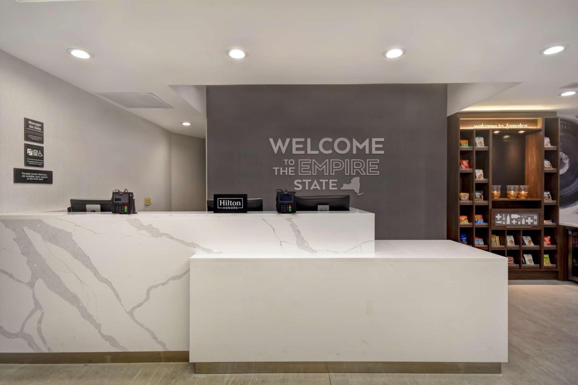 Hampton Inn NY-JFK photo 6