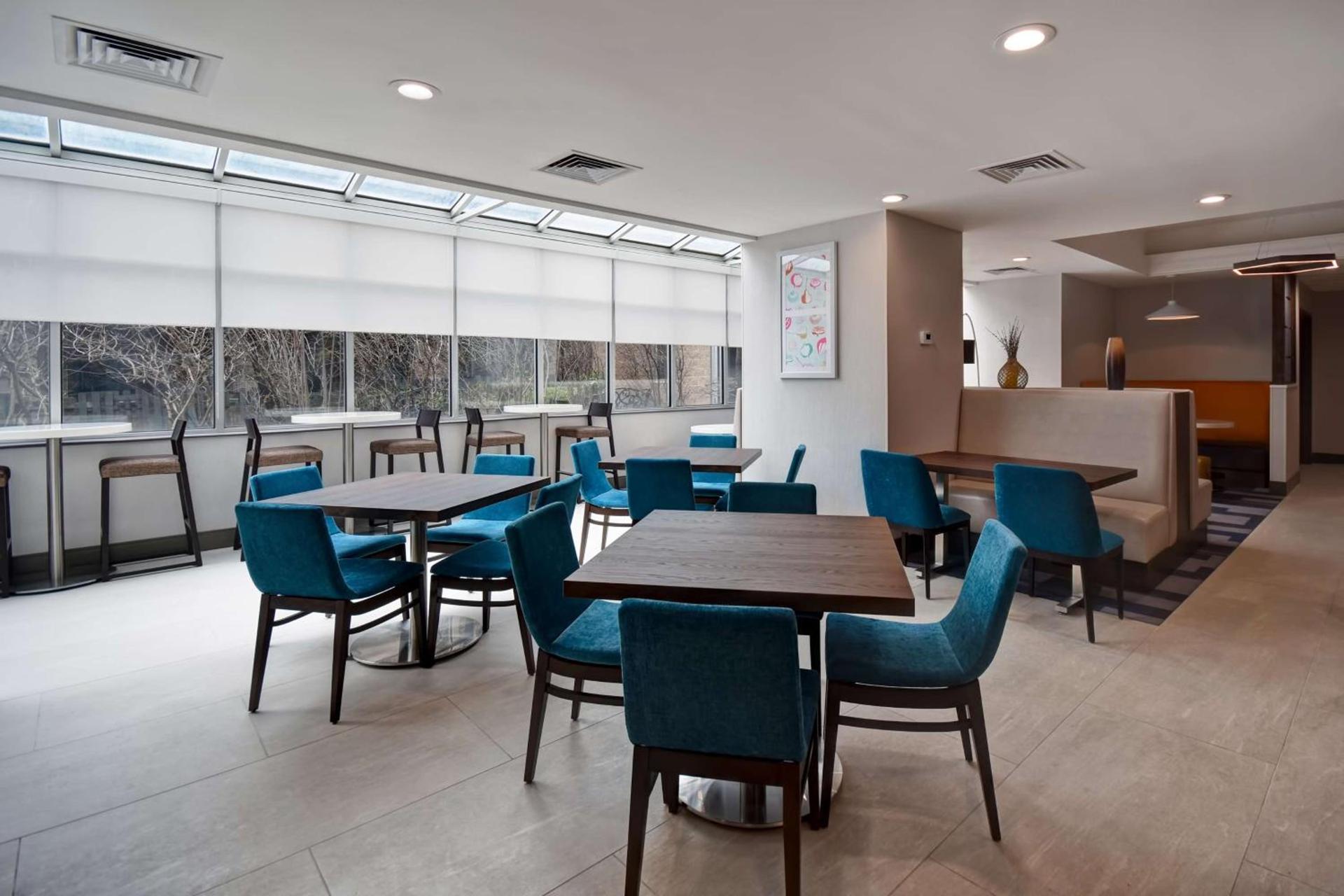 Hampton Inn NY-JFK photo 10