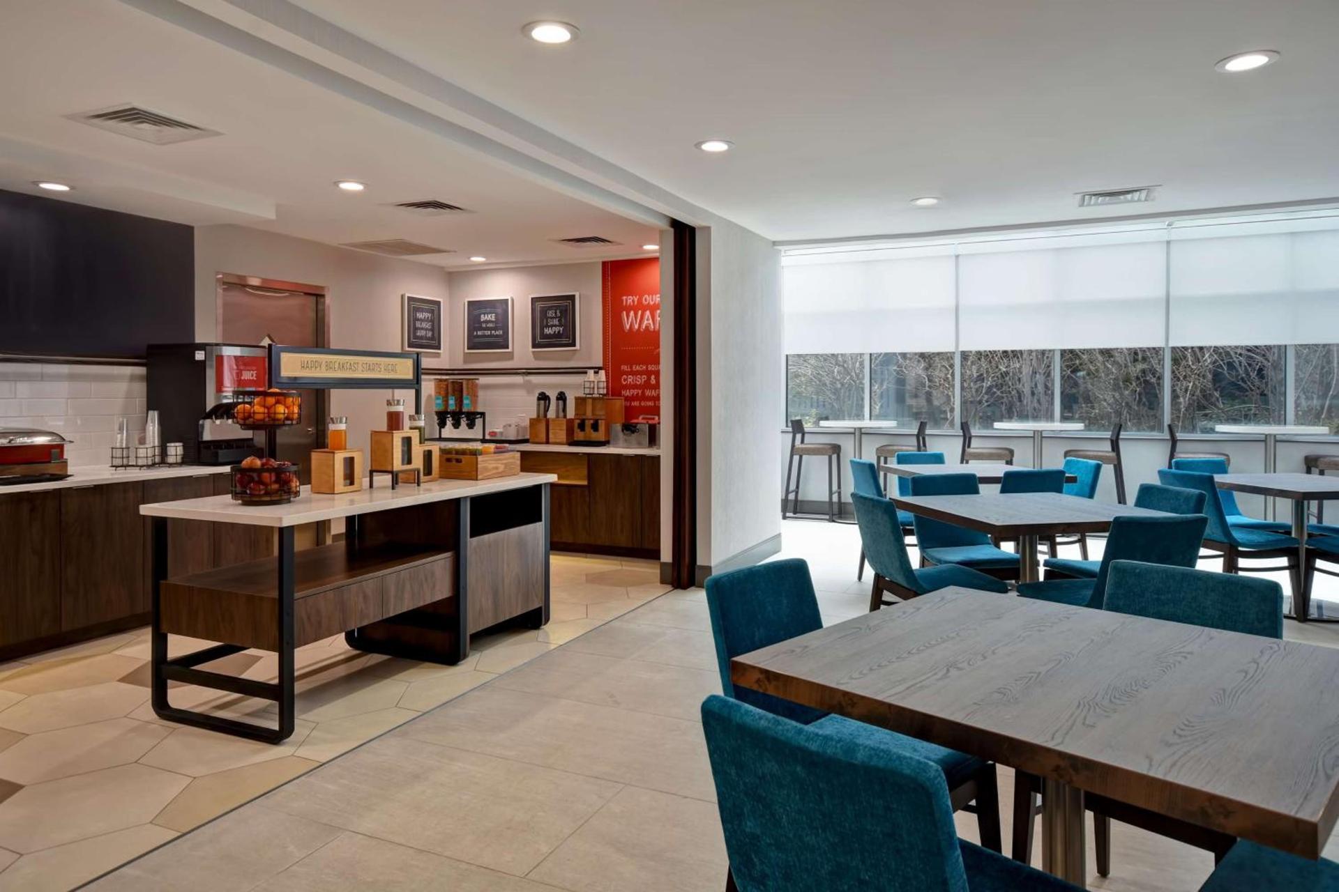 Hampton Inn NY-JFK photo 12