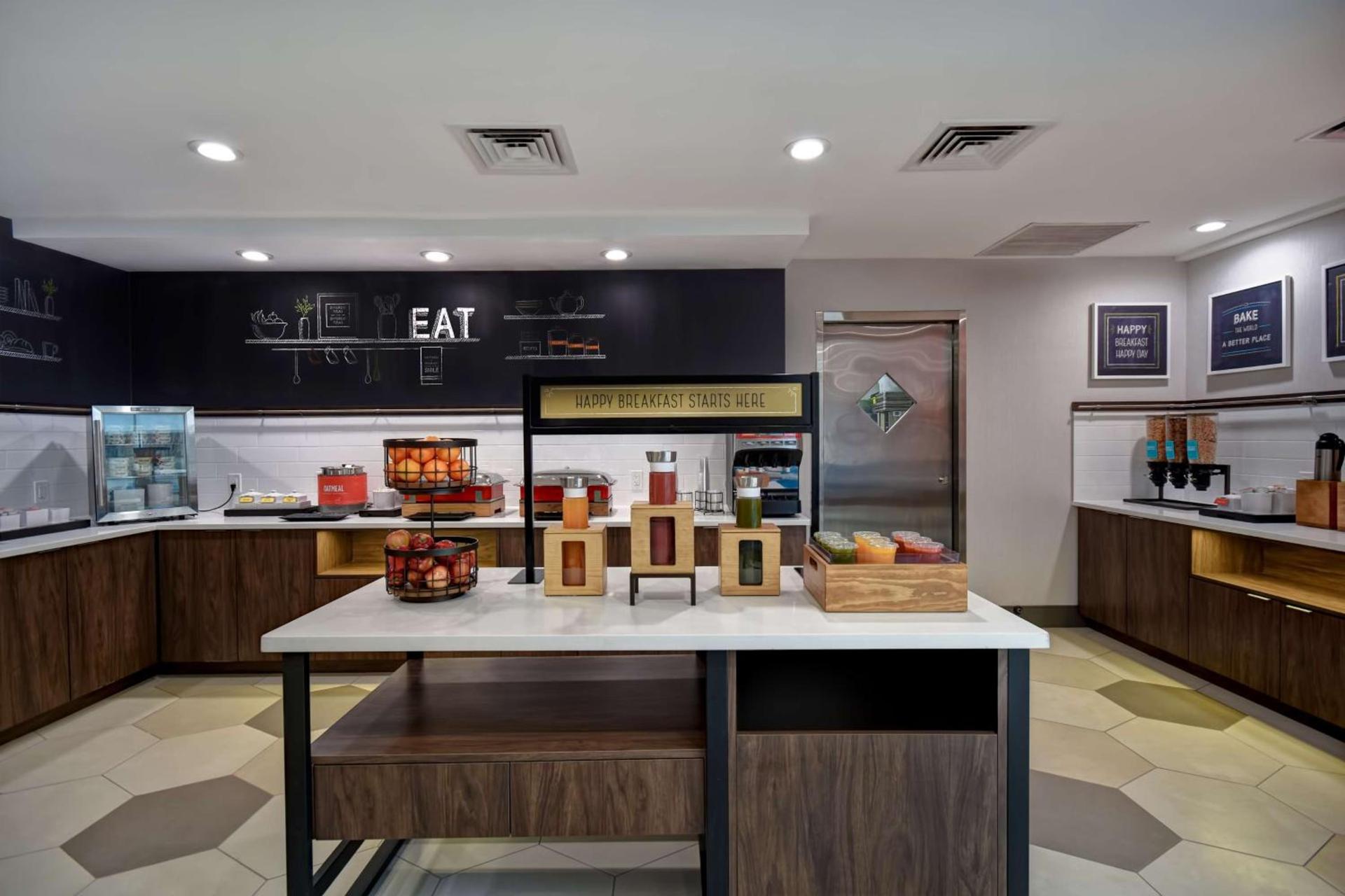 Hampton Inn NY-JFK photo 13