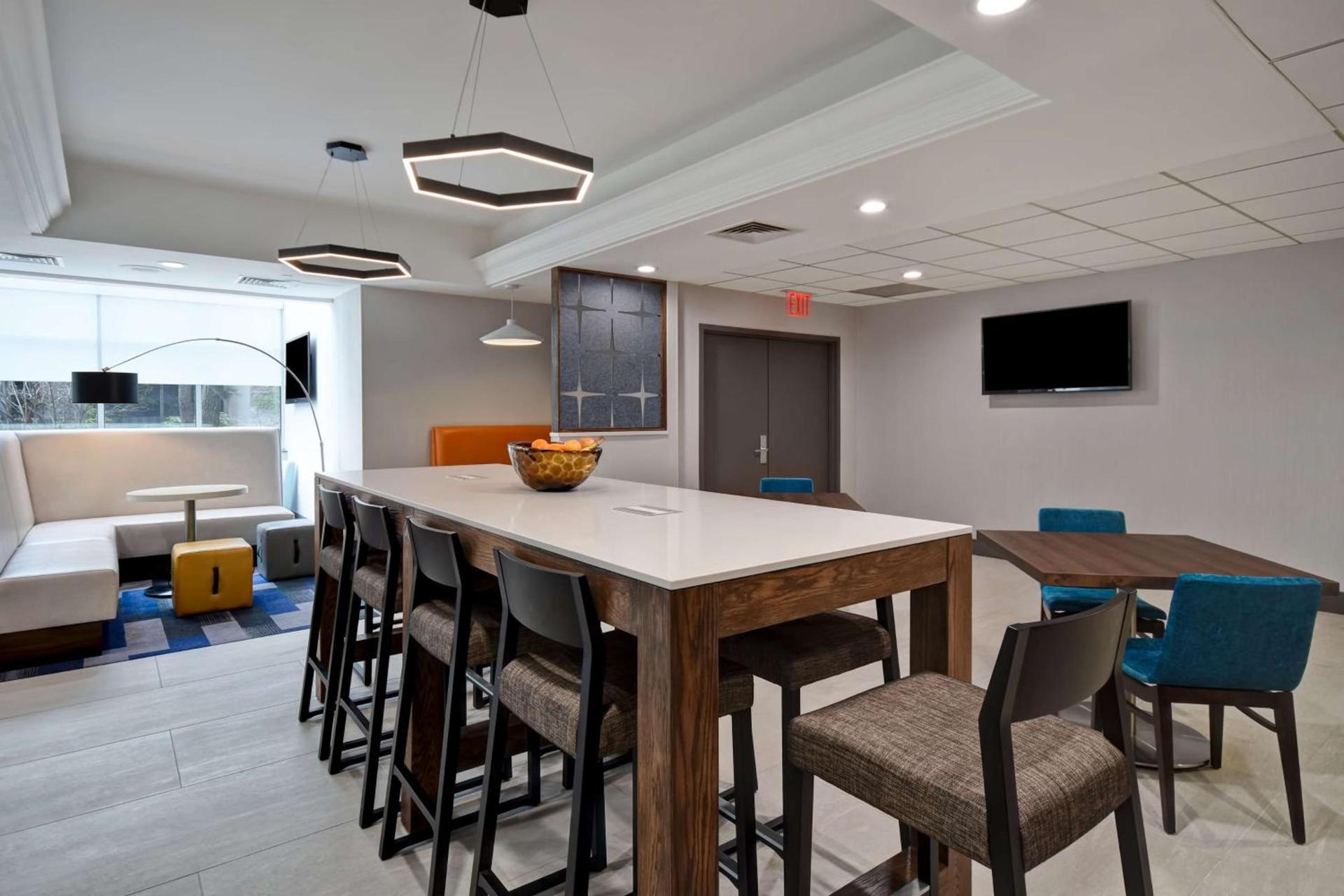 Hampton Inn NY-JFK photo 17