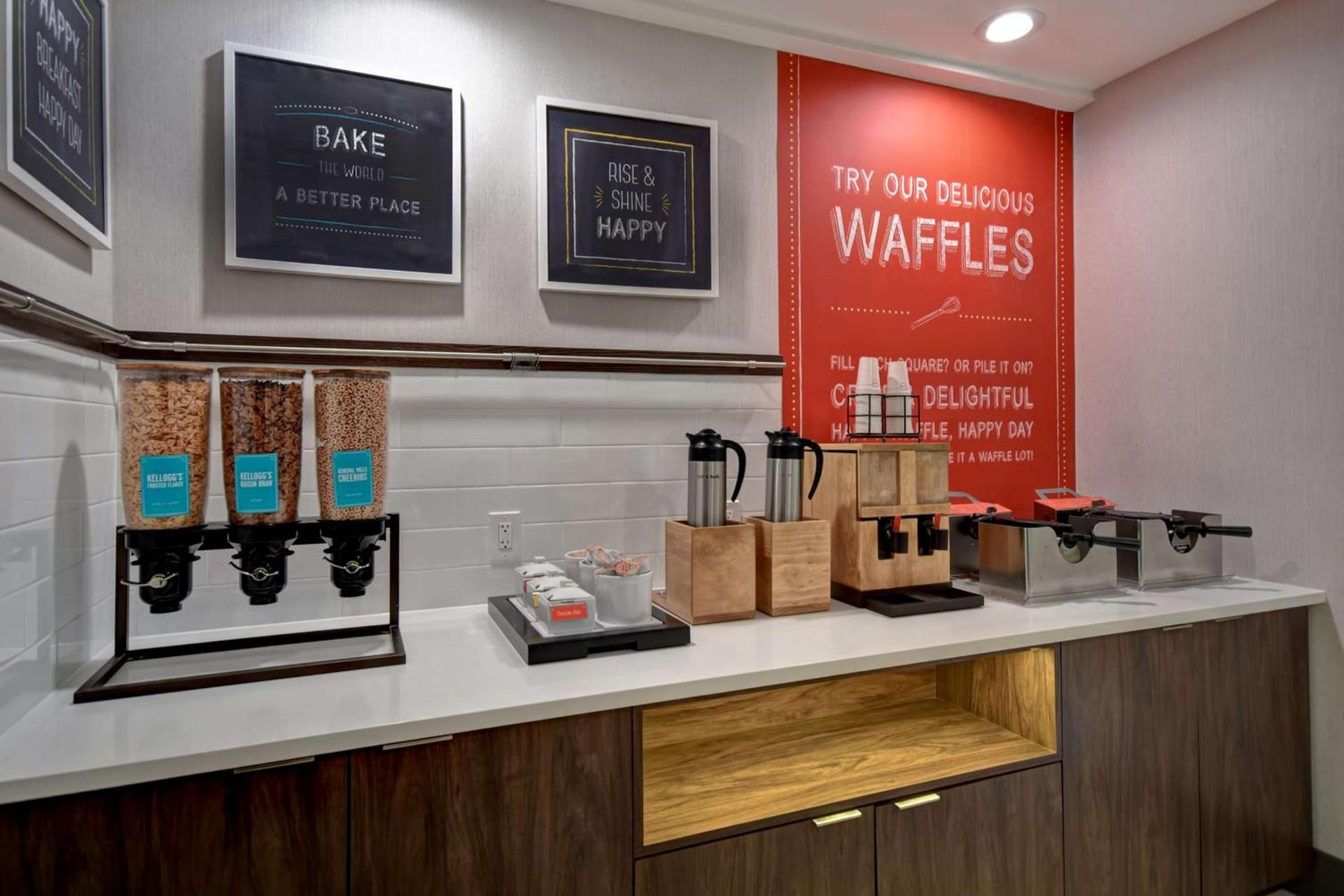 Hampton Inn NY-JFK photo 24